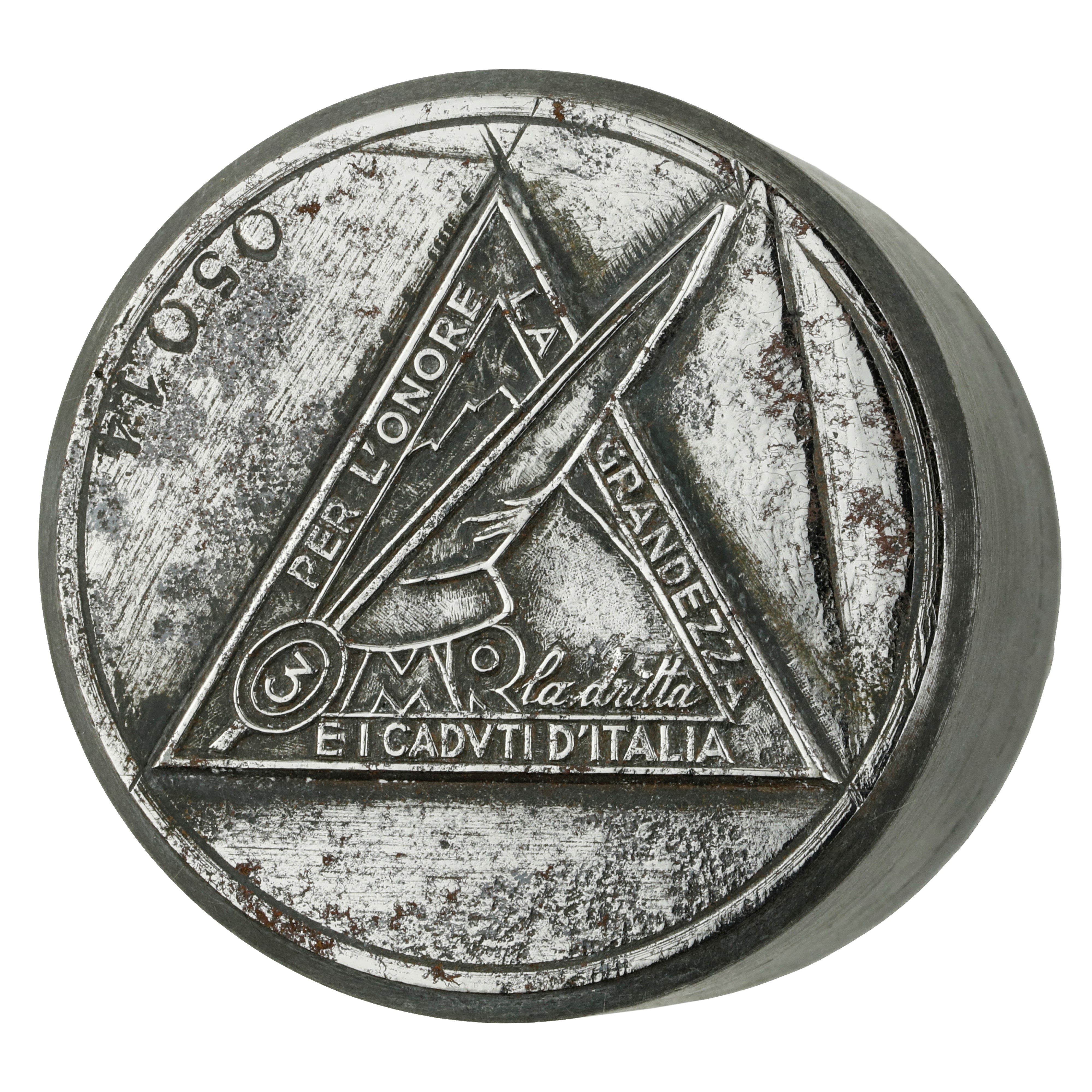 P per L'onore la Grandezza e i Caduti D'italia 3 M R la Dritta 50 X 46 MM