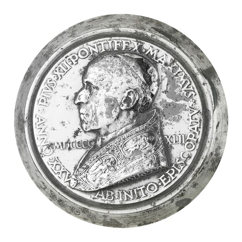 P Pius XII Pontifex Maximus Anno XXV Ab Inito Episcopatu MDCCXLII Charitas Iustitia 76 X 56 MM