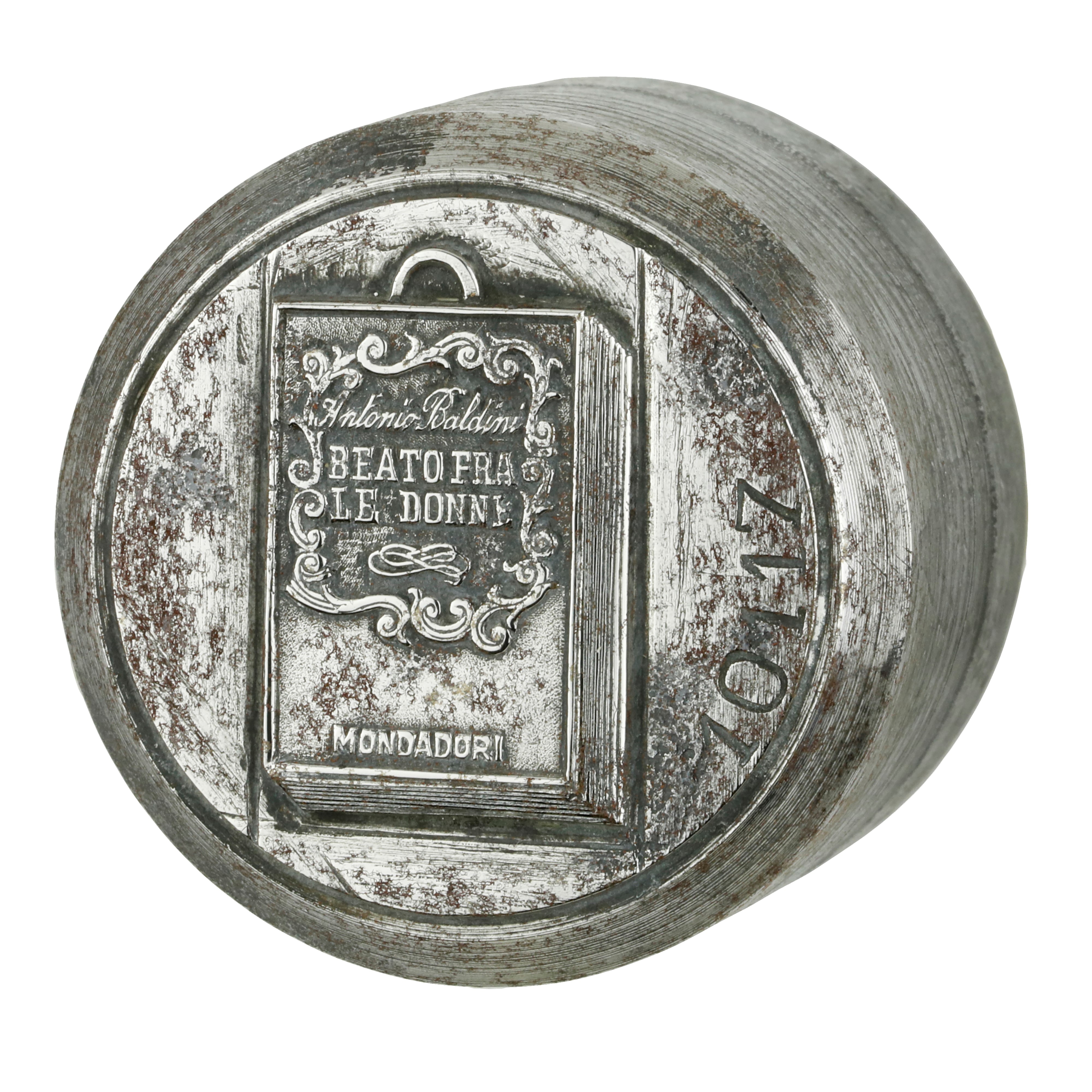 P Antonio Baldini Beato fra le Donne Mondadori. 42 X 38 MM