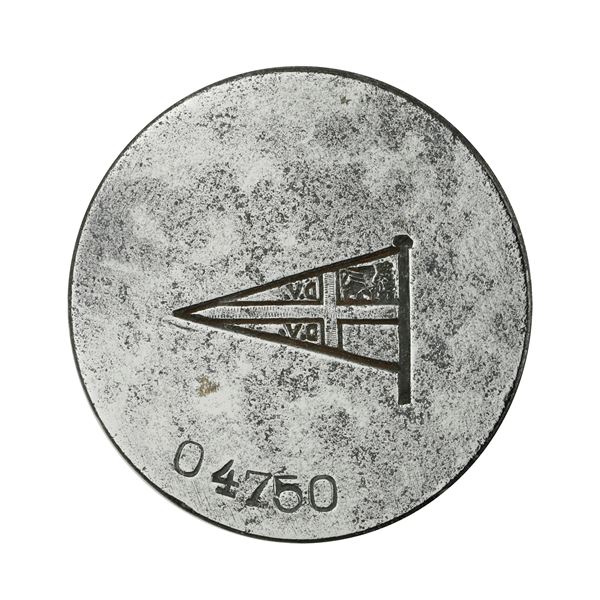 N D.V. 42 x 32 mm