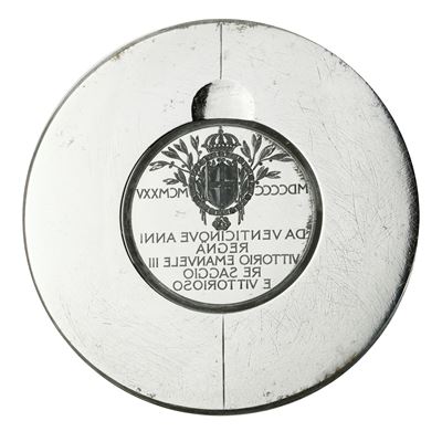 N MDCCC MCMXXV da Venticinque Anni Regna Vittorio Emanuele III Re Saggio e Vittorioso 56 X 48 MM