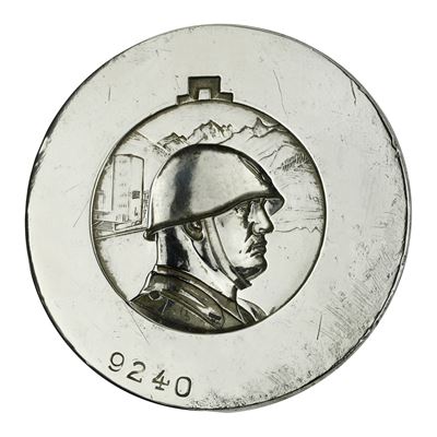 N Profilo di Benito. Mussolini con Elmetto 64 X 48. V MM