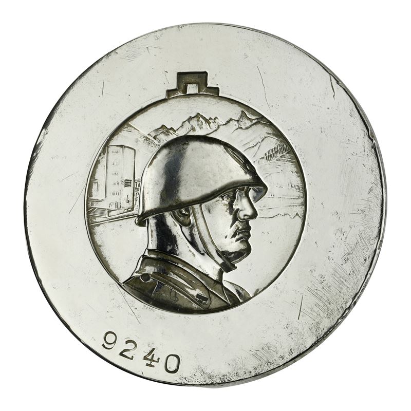 N Profilo di Benito. Mussolini con Elmetto 64 X 48. V MM