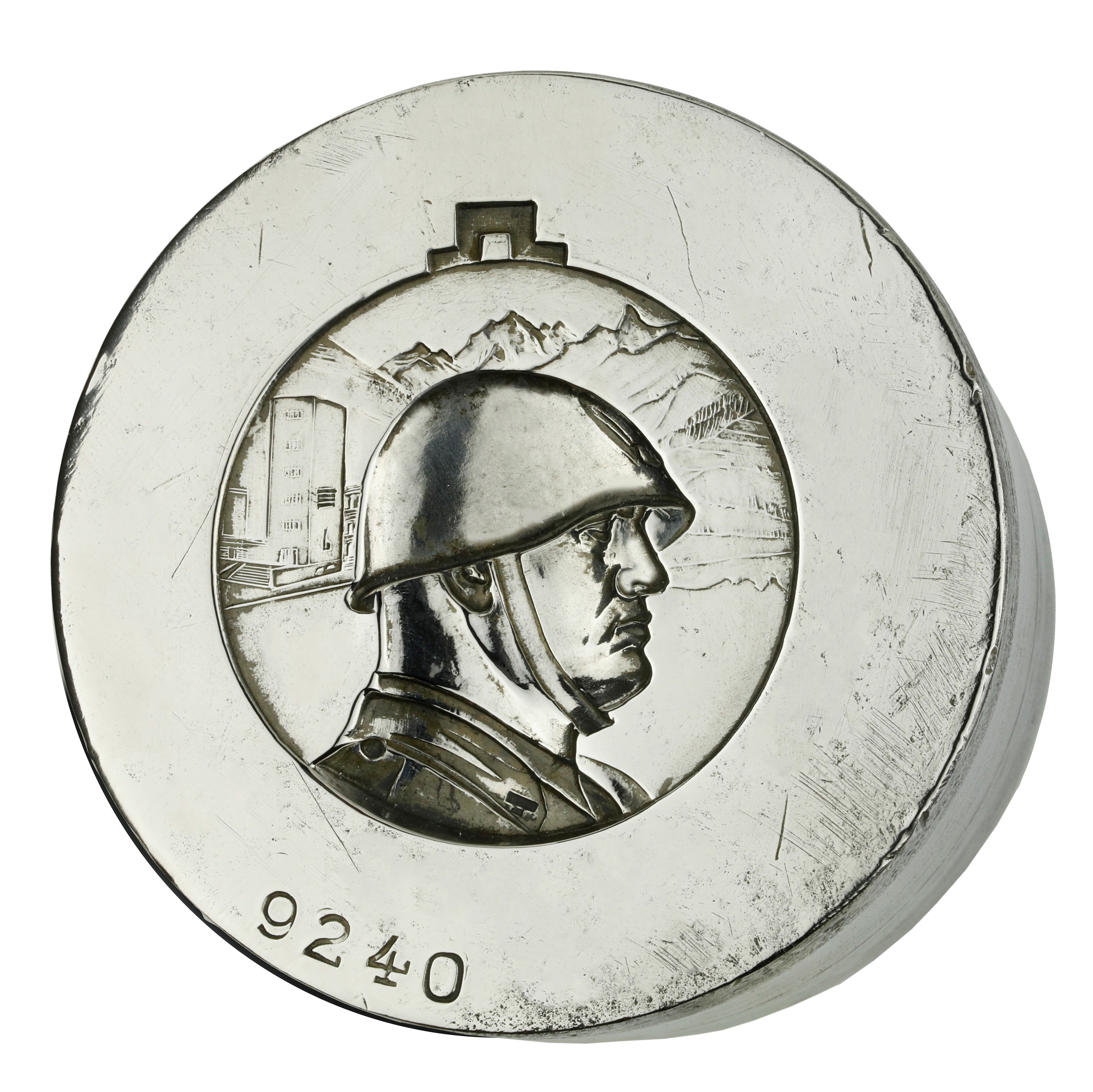 N Profilo di Benito. Mussolini con Elmetto 64 X 48. V MM