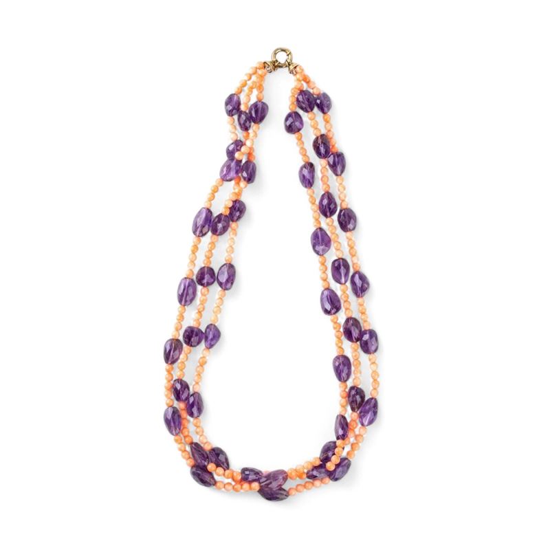 Collana a tre fili in corallo cerasuolo (Corallium Elatius), ametiste e argento 925