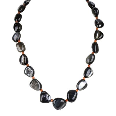 Collana in oro 18k con ciottoli di madreperla di Pinctada fucata e corallo Mediterraneo (Coralliu...