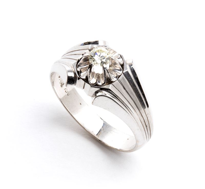 Anello in oro con diamante solitario