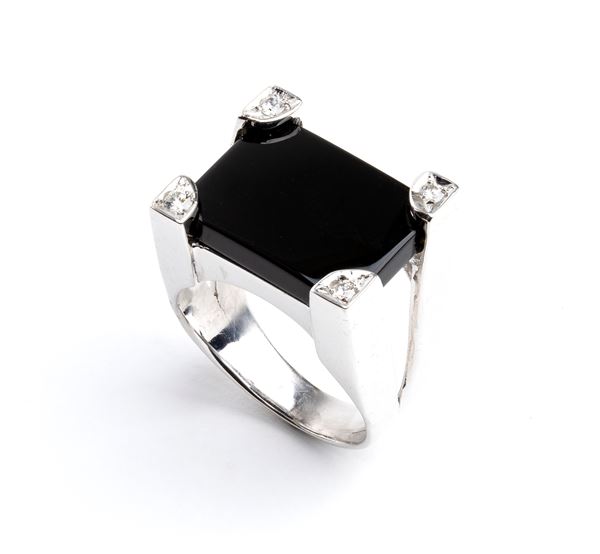 Diamond onyx gold band ring