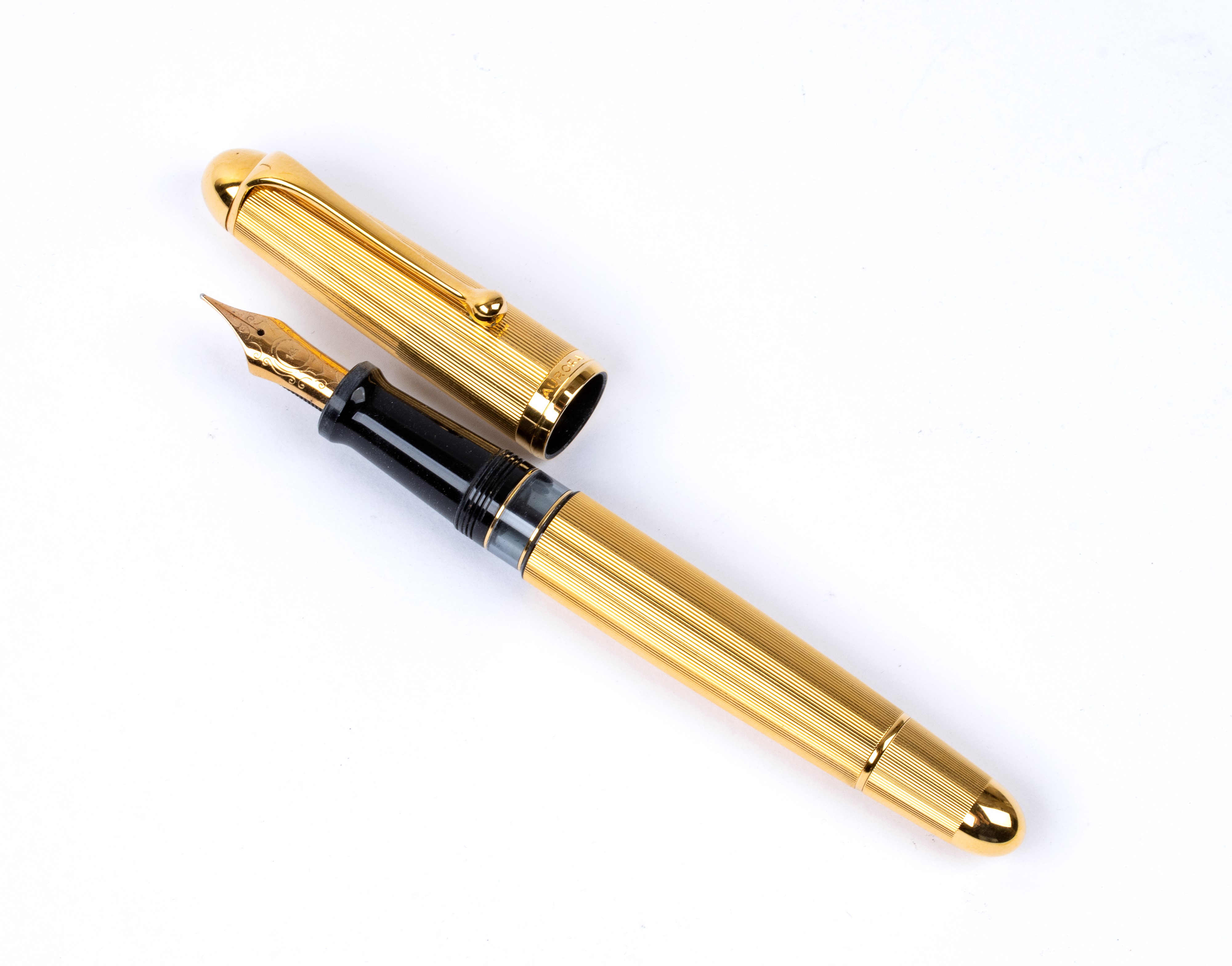 Aurora - Serie 88: Penna stilografica laminata in oro con pennino semicorazzato 14 k