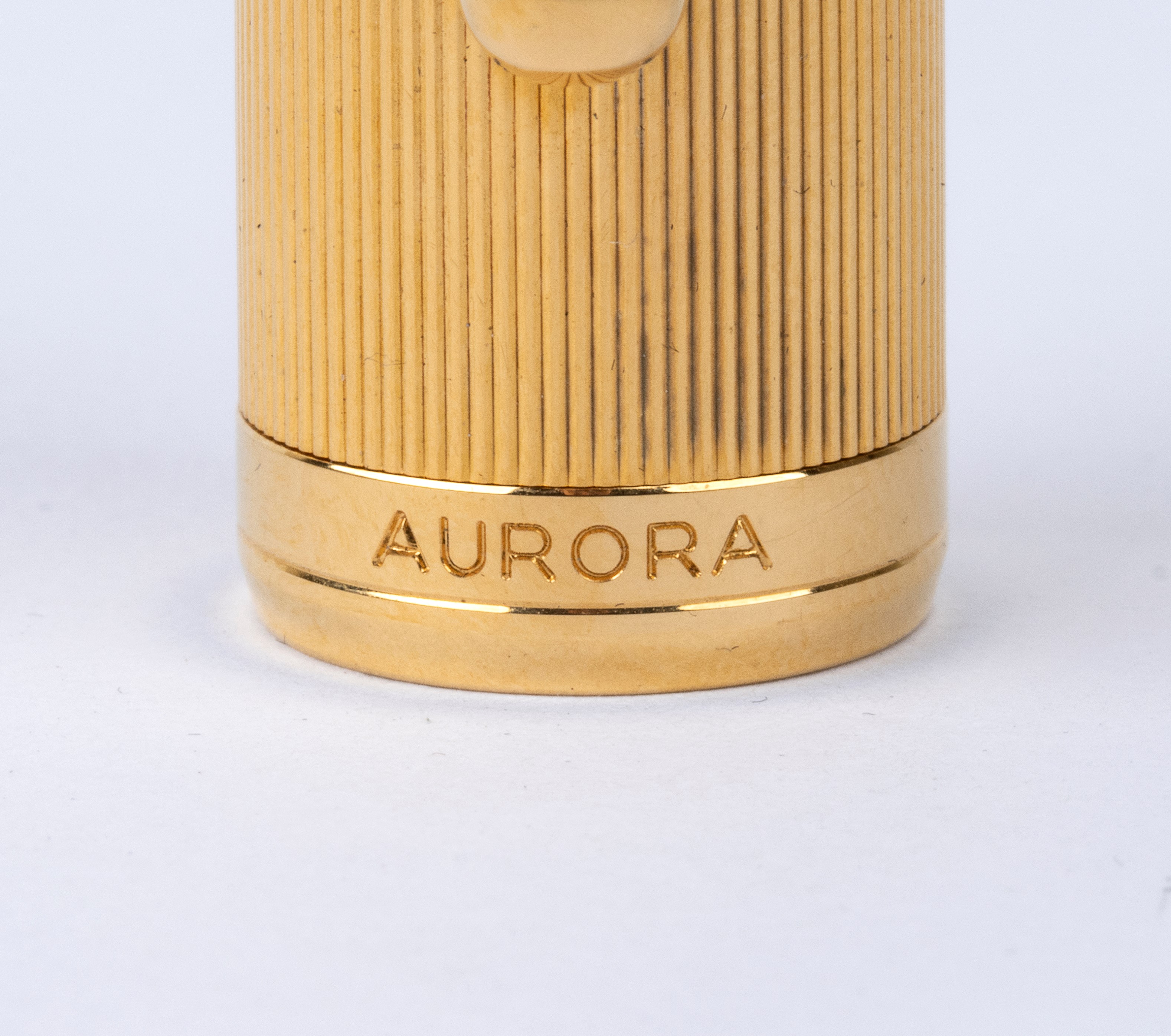 Aurora - Serie 88: Penna stilografica laminata in oro con pennino semicorazzato 14 k