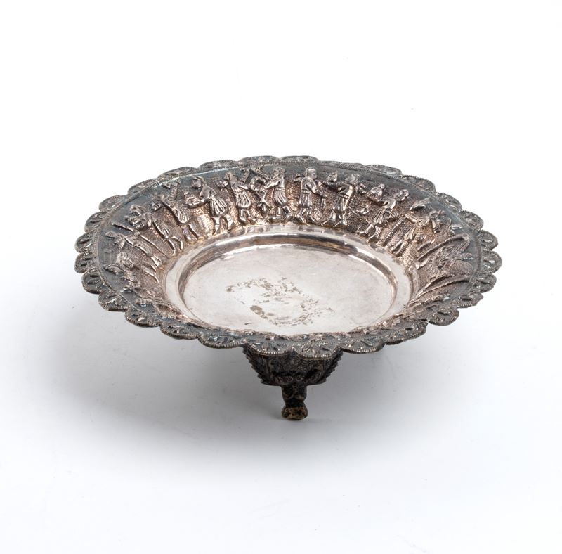 Alzatina orientale, argento, XIX secolo
