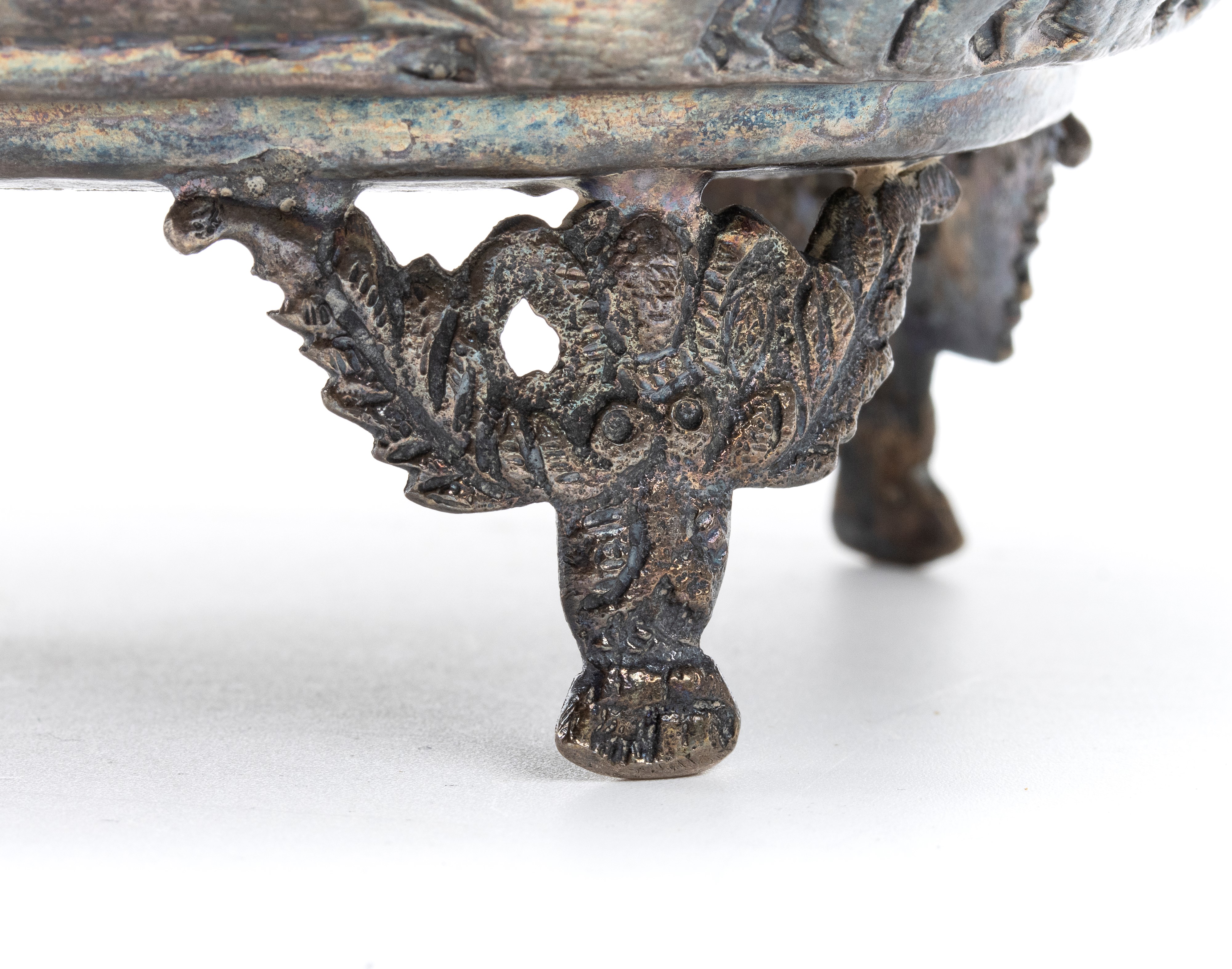 Alzatina orientale, argento, XIX secolo