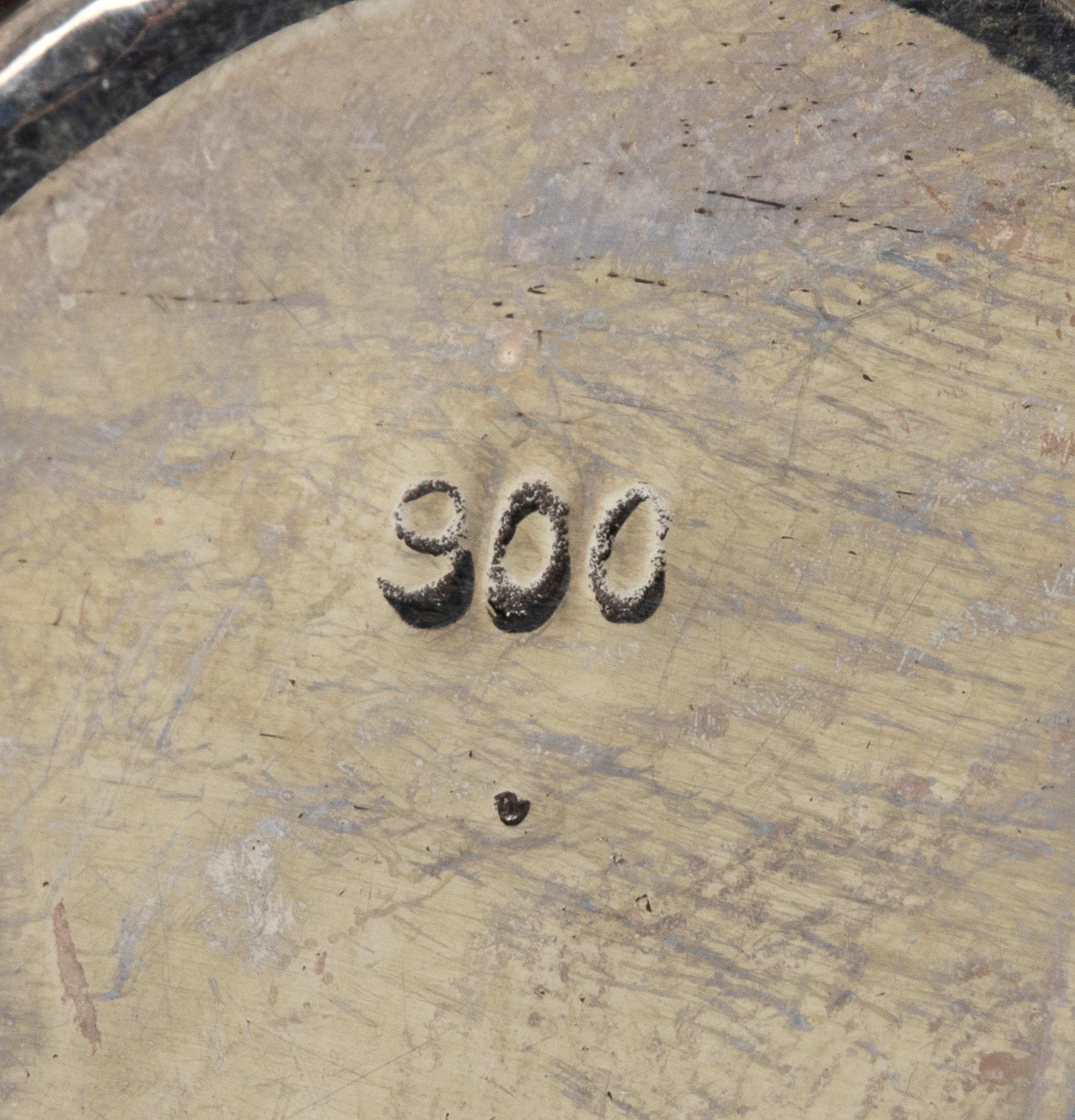 Italia, Porta sale e pepe in argento 800 con motivo a rose ("Baltimore Rose"), XX secolo