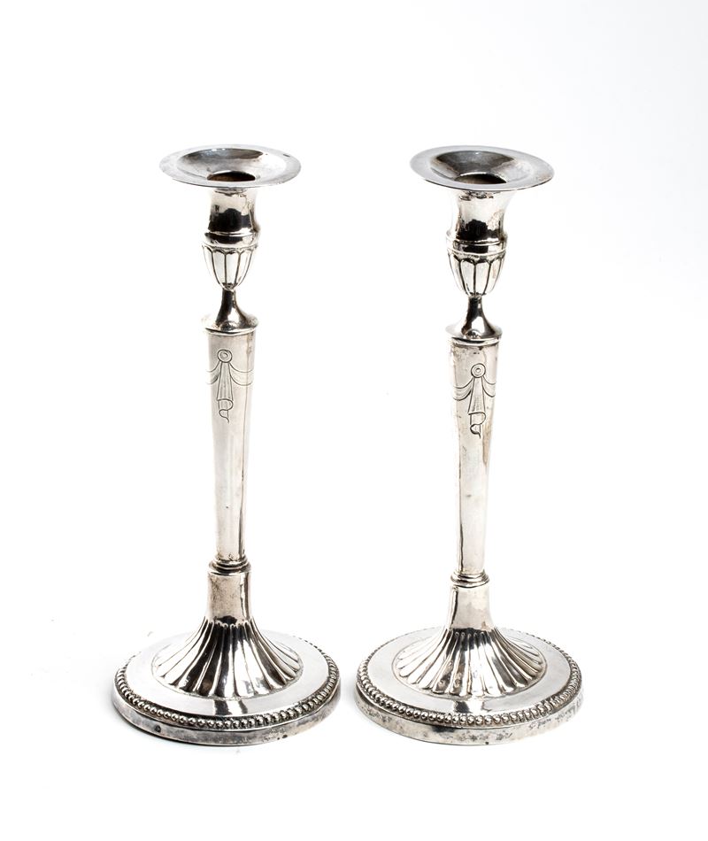 Coppia di candelieri italiani in argento