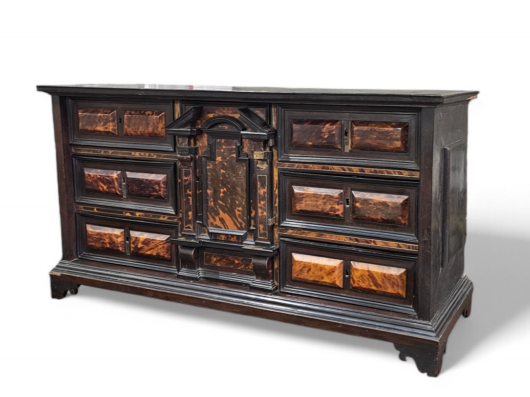 Monetiere italiano in legno ebanizzato e tartaruga