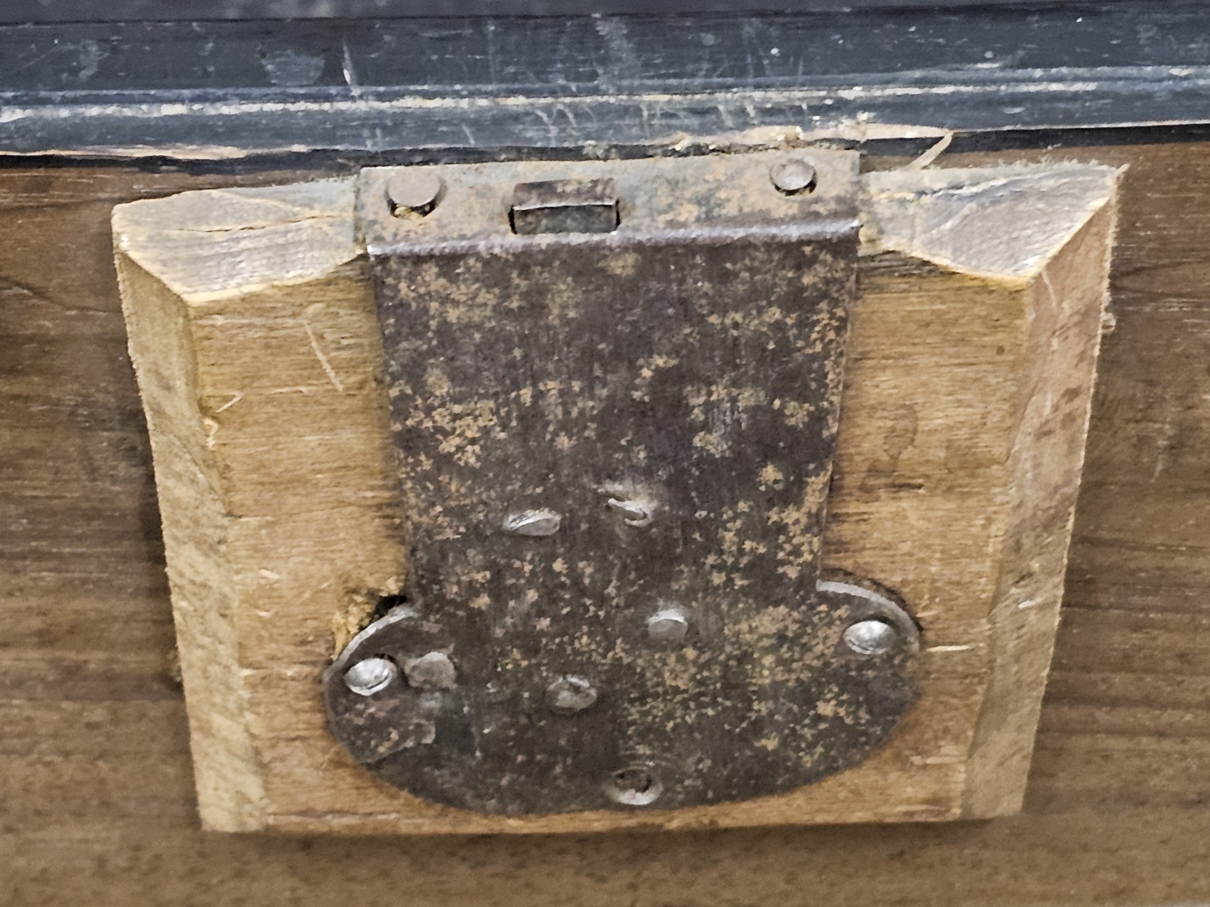 Monetiere italiano in legno ebanizzato e tartaruga