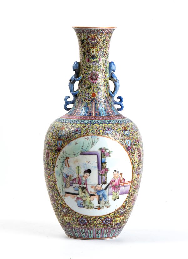 Raffinato vaso in porcellana