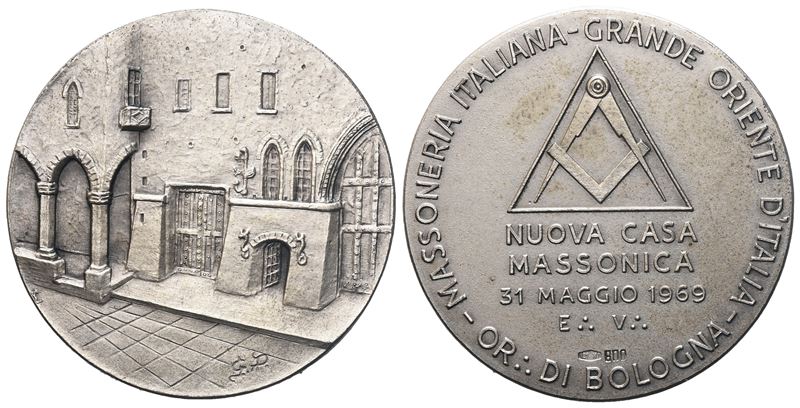 Medaglia Nuova Casa Massonica 31 Maggio 1969 Or. di Bologna, Ag (34,3 MM)