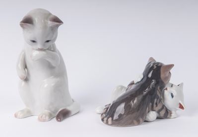 Lotto di Due Sculture a Forma di Gatto