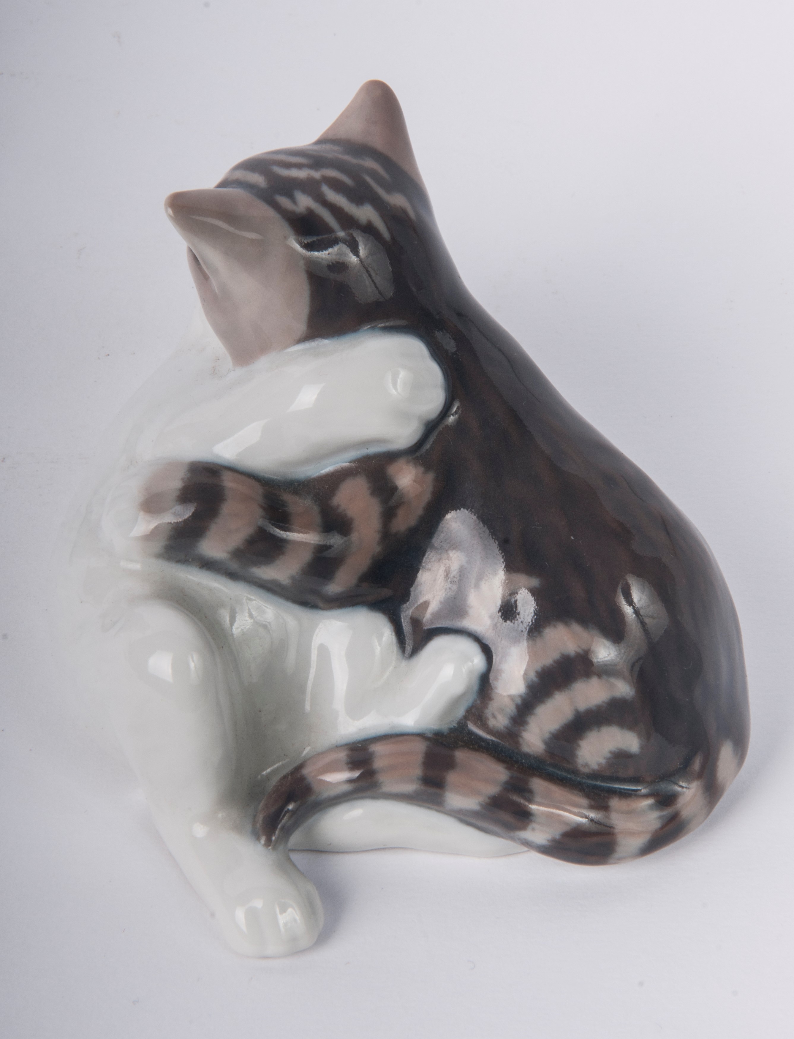 Lotto di Due Sculture a Forma di Gatto