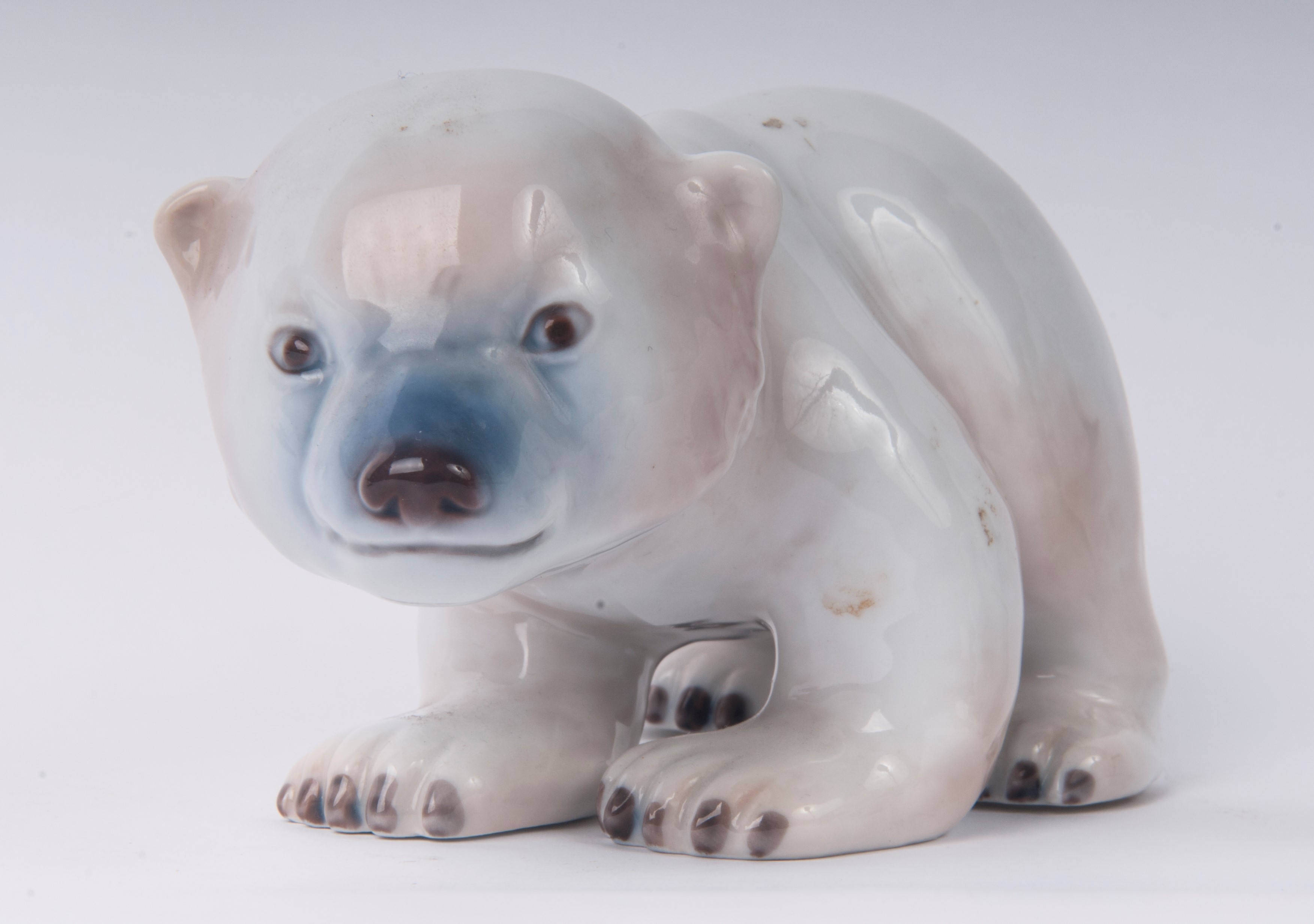 Lotto di Due Sculture a Forma di un Orso e Coppia di Cani