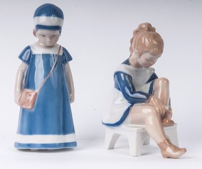 Lotto di Due Sculture a Forma di Bambine