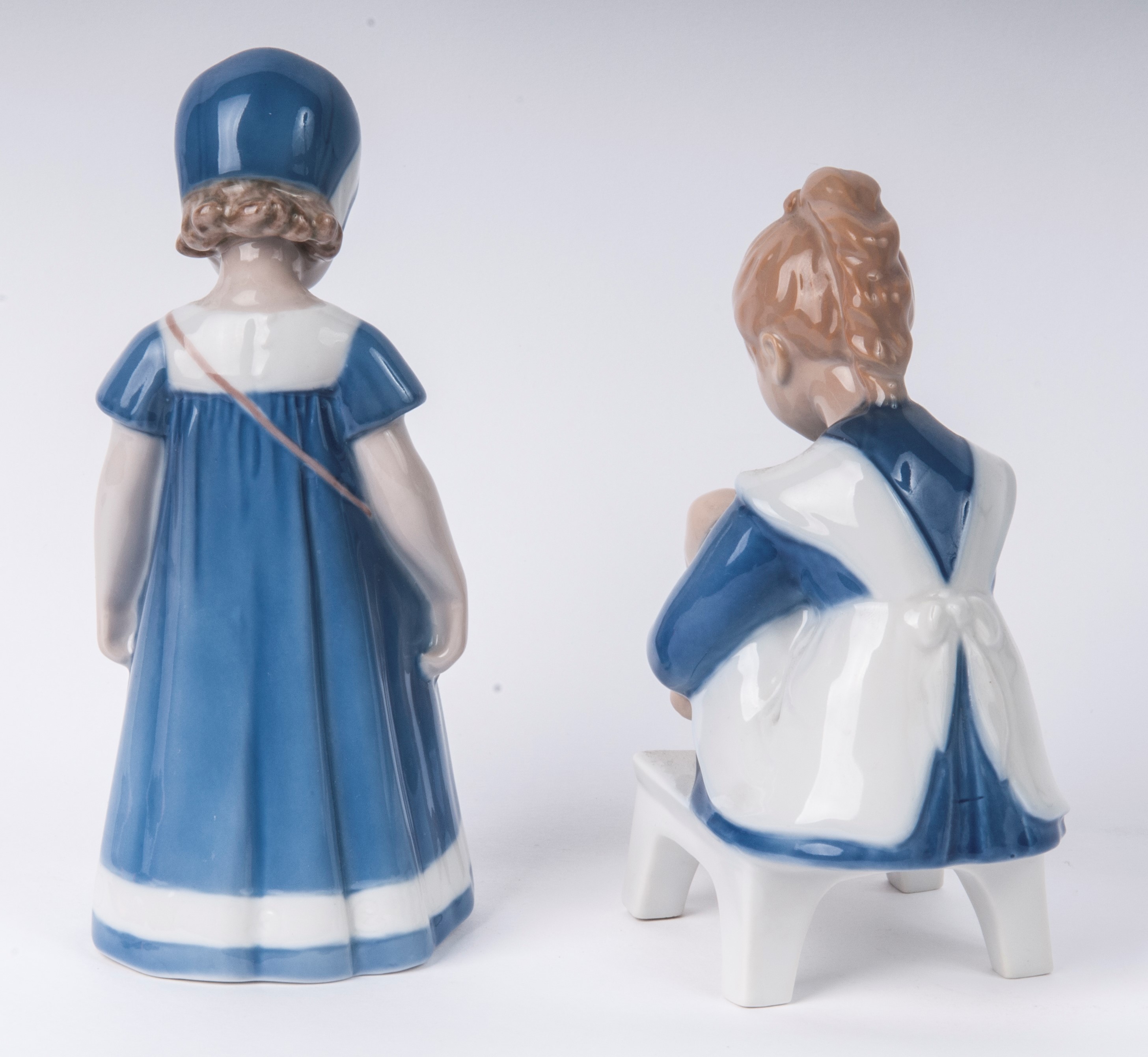 Lotto di Due Sculture a Forma di Bambine