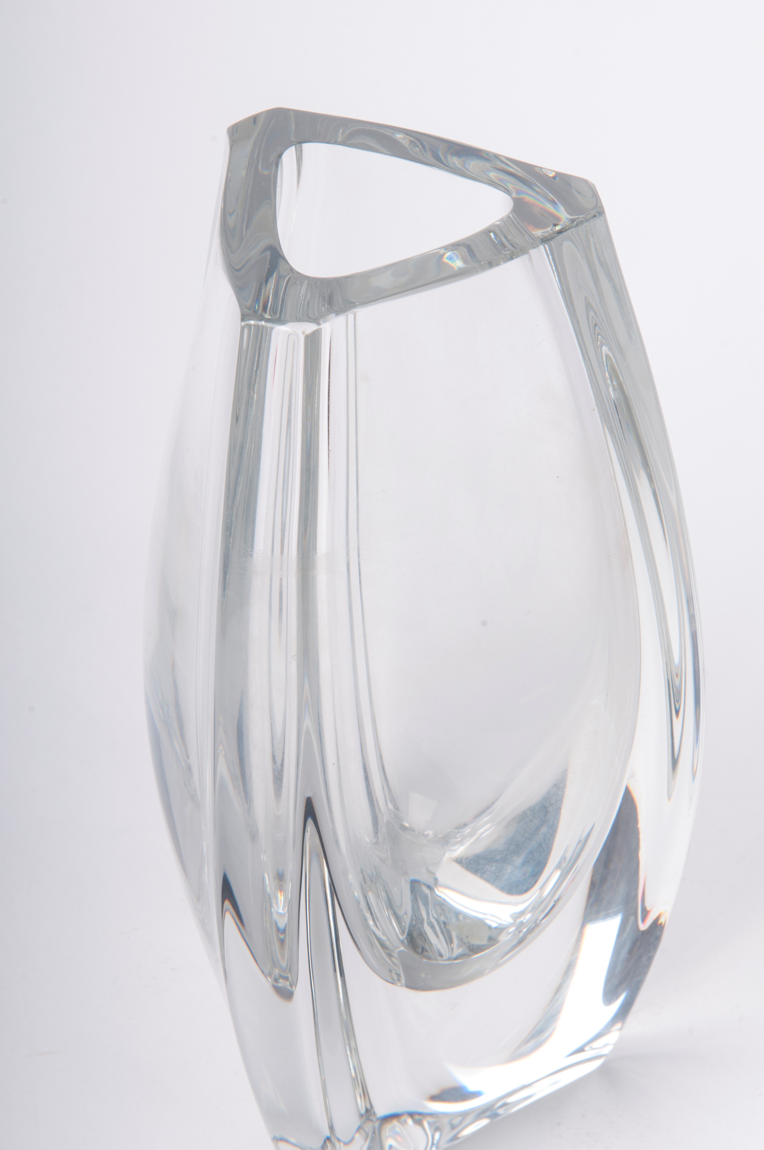 Vaso a Bulbo Triangolare in Cristallo Baccarat