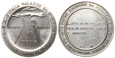 Medaglia R. L. "pietro Giannone" Or. di Foggia "verità Diritto Ragione", 1976, Ag (35,5 MM)