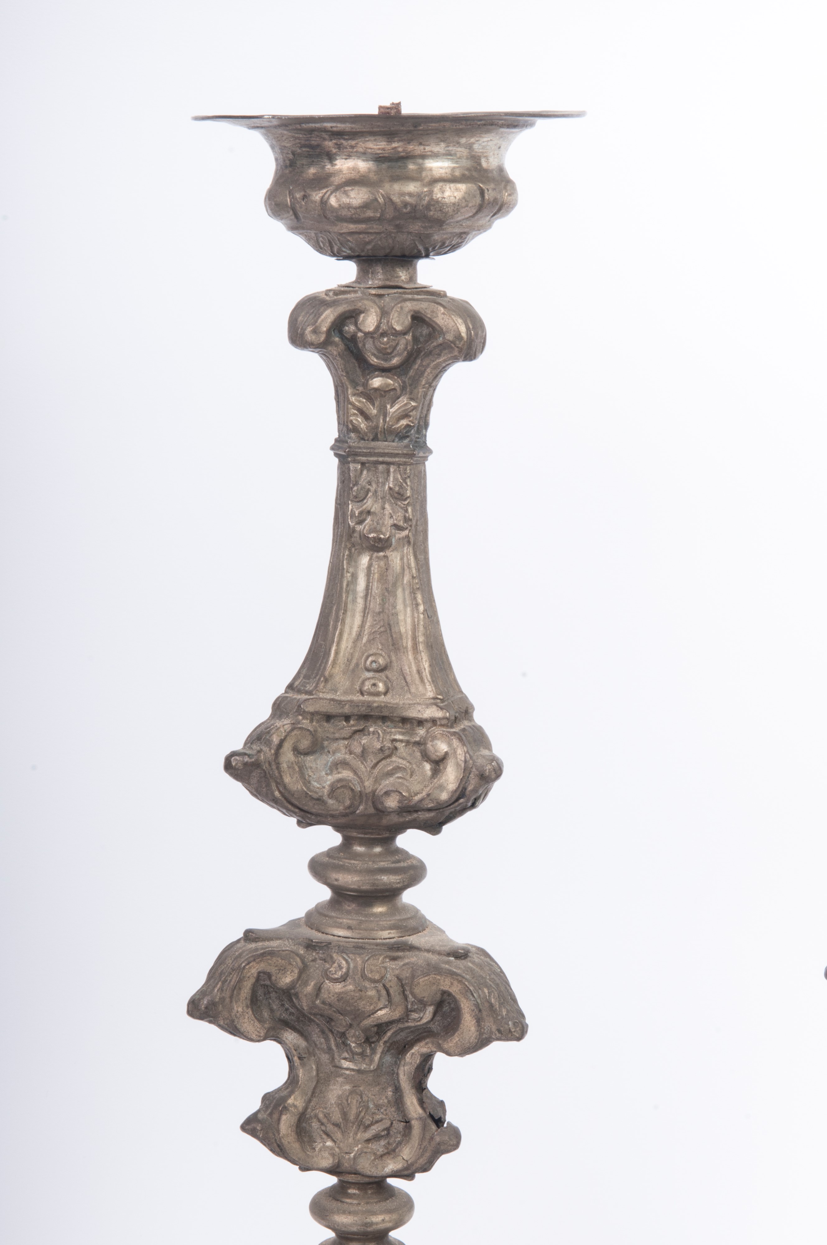 Coppia di candelieri elettrificati