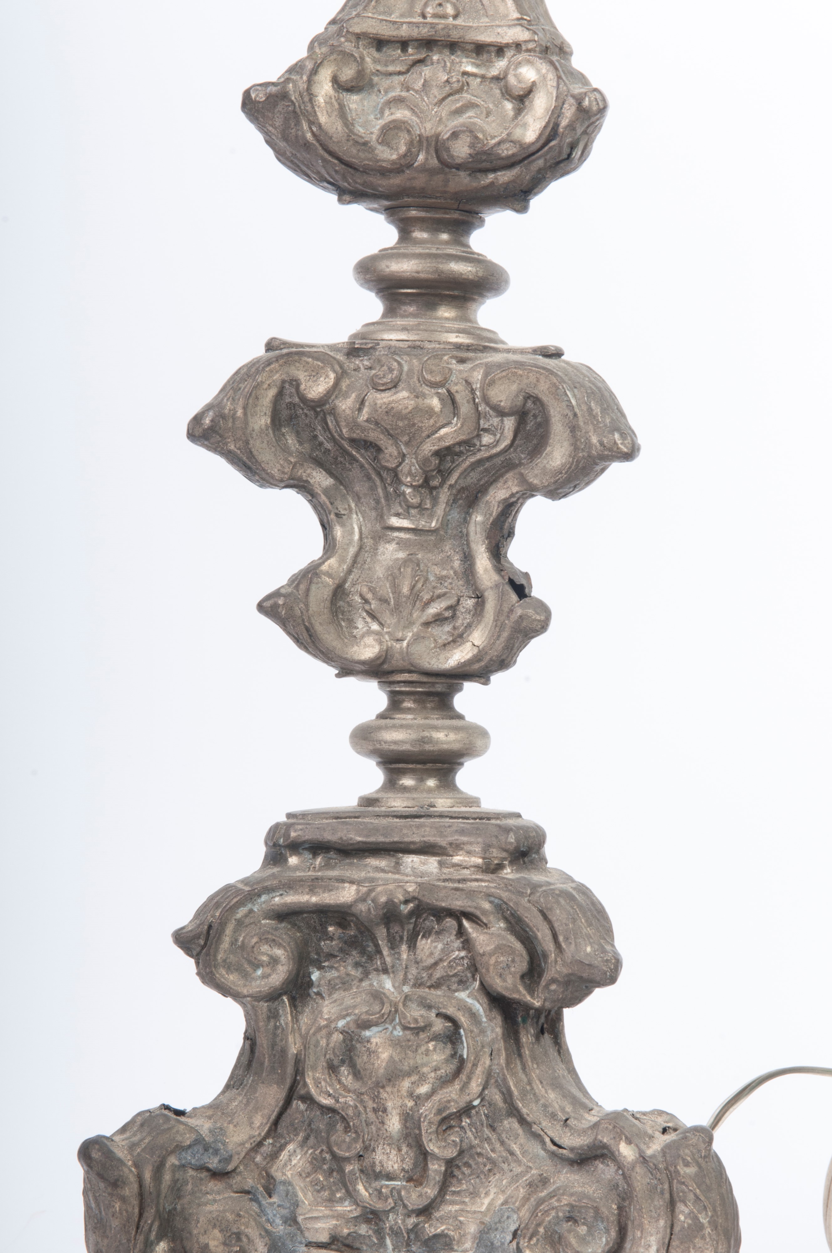 Coppia di candelieri elettrificati