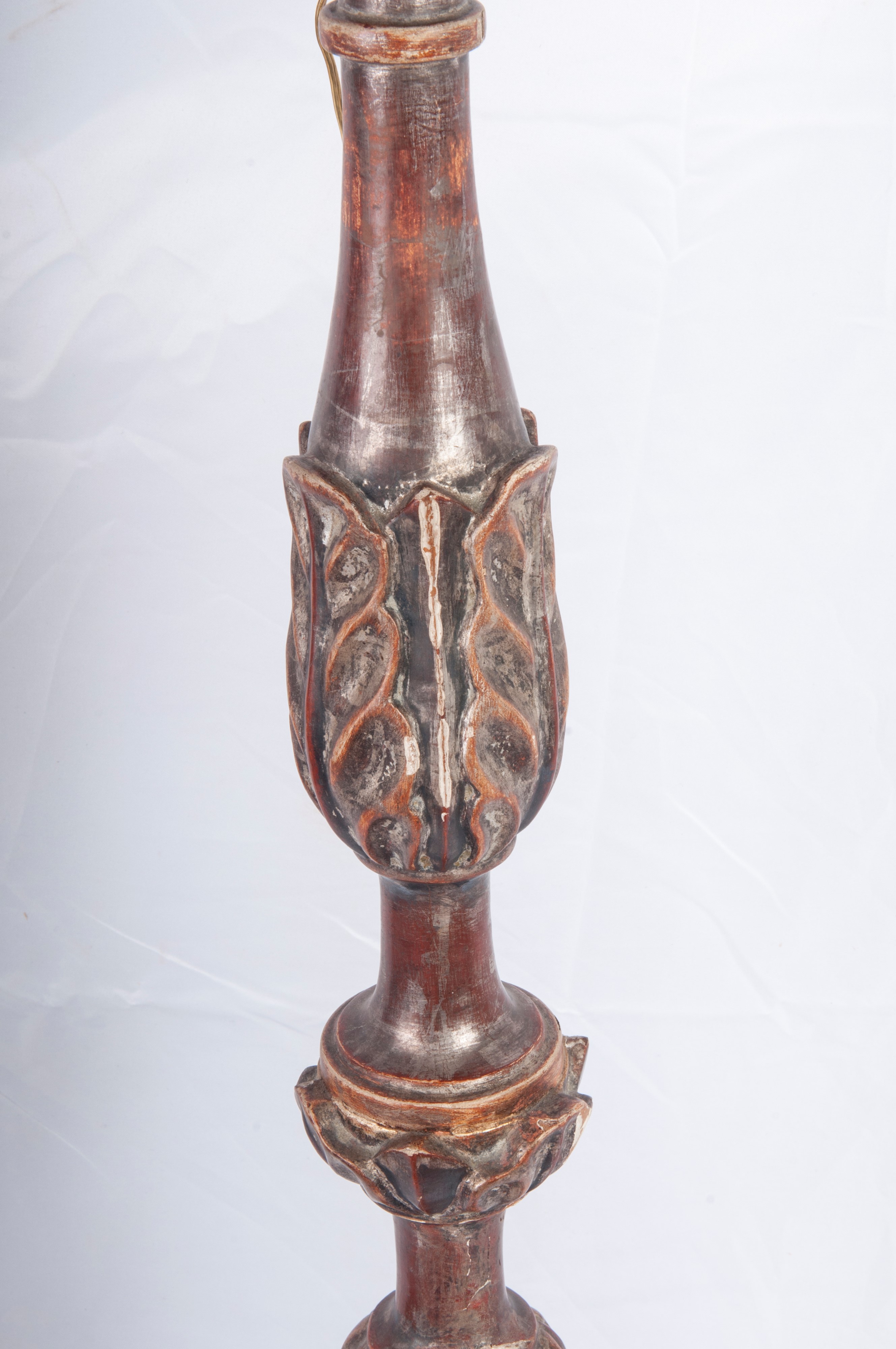 Piantana in legno dorato