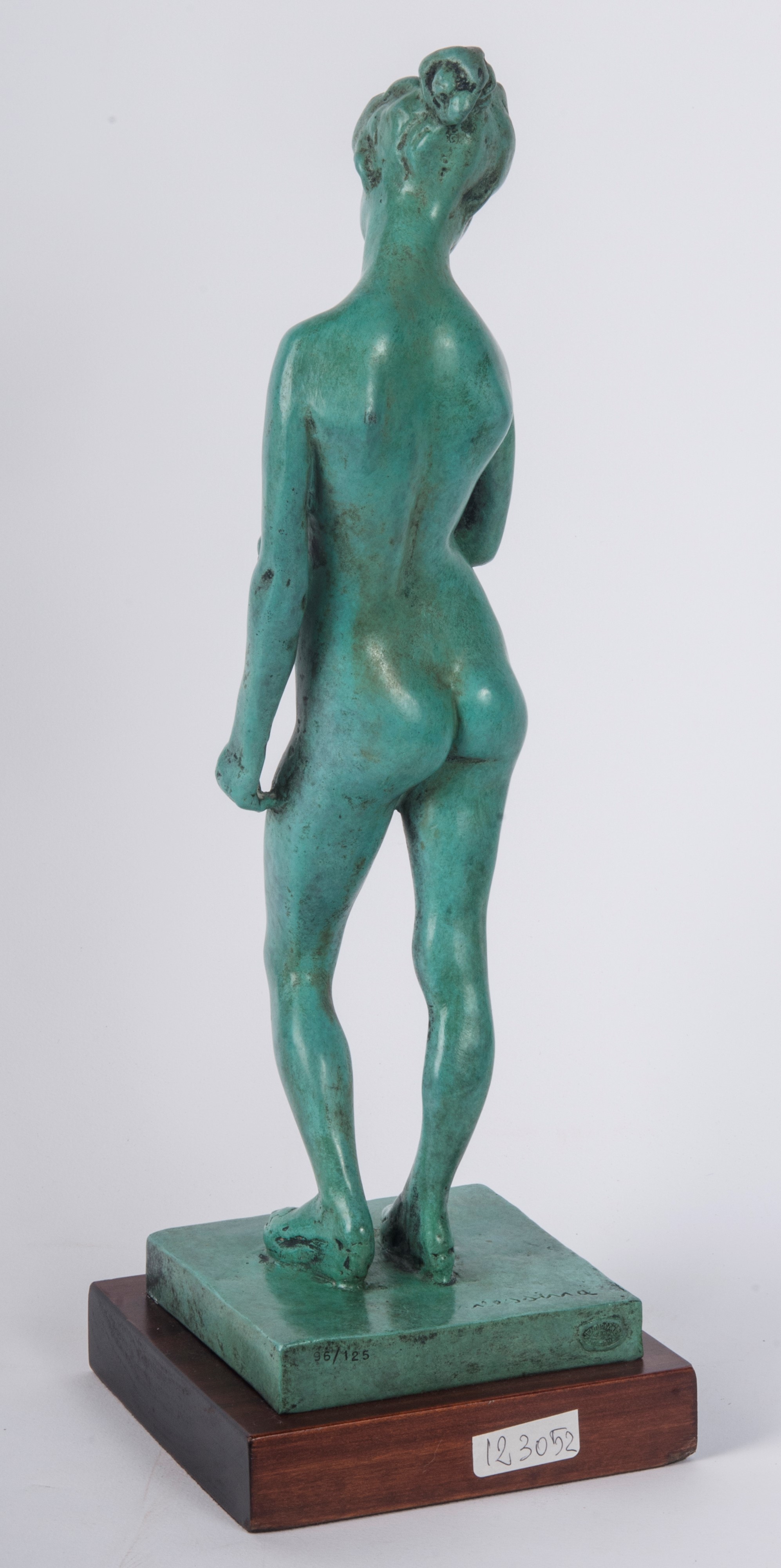 Nudo femminile scultura a tutto tondo