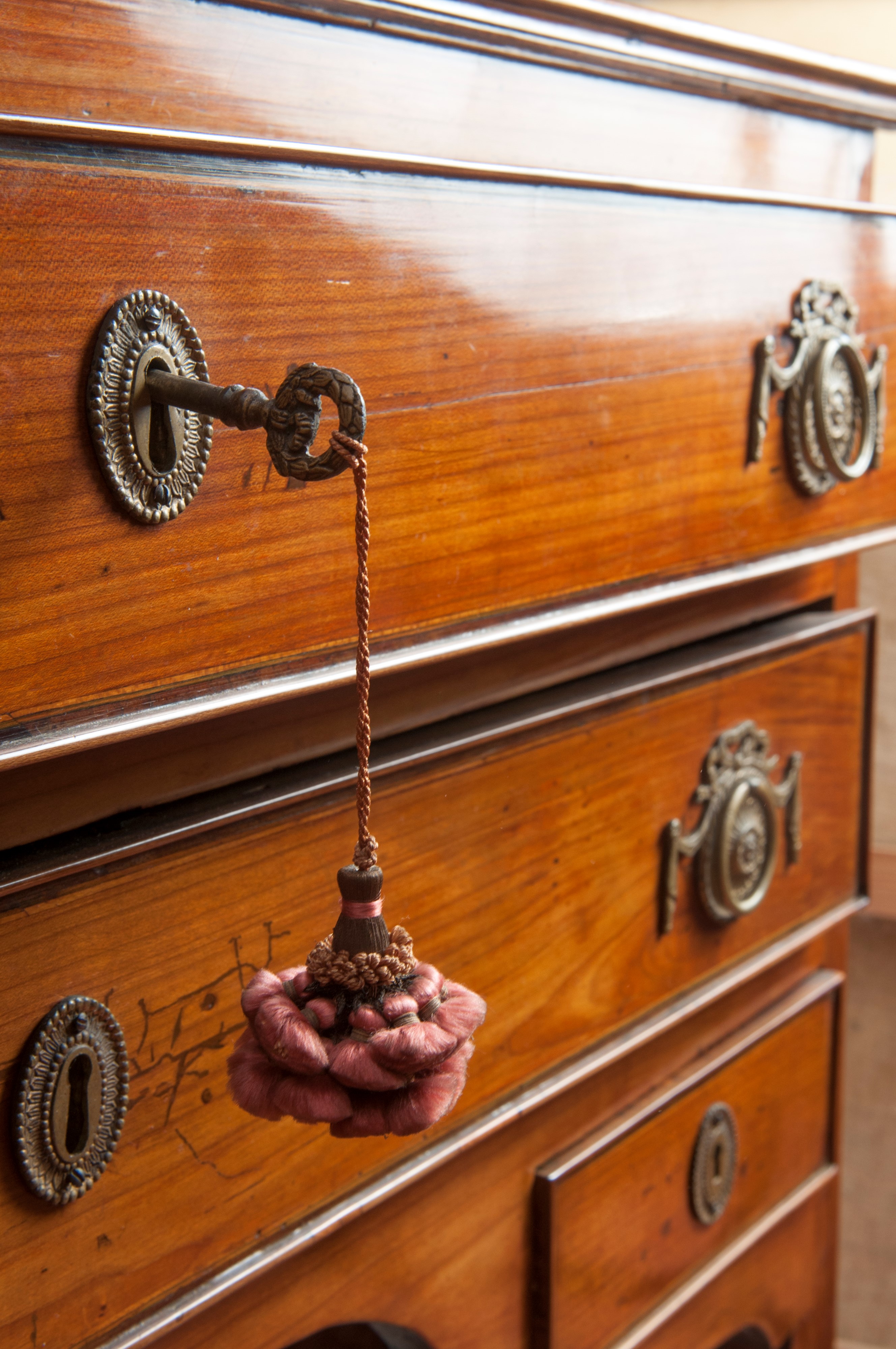 Cassettiera in Legno di Forma Rettangolare