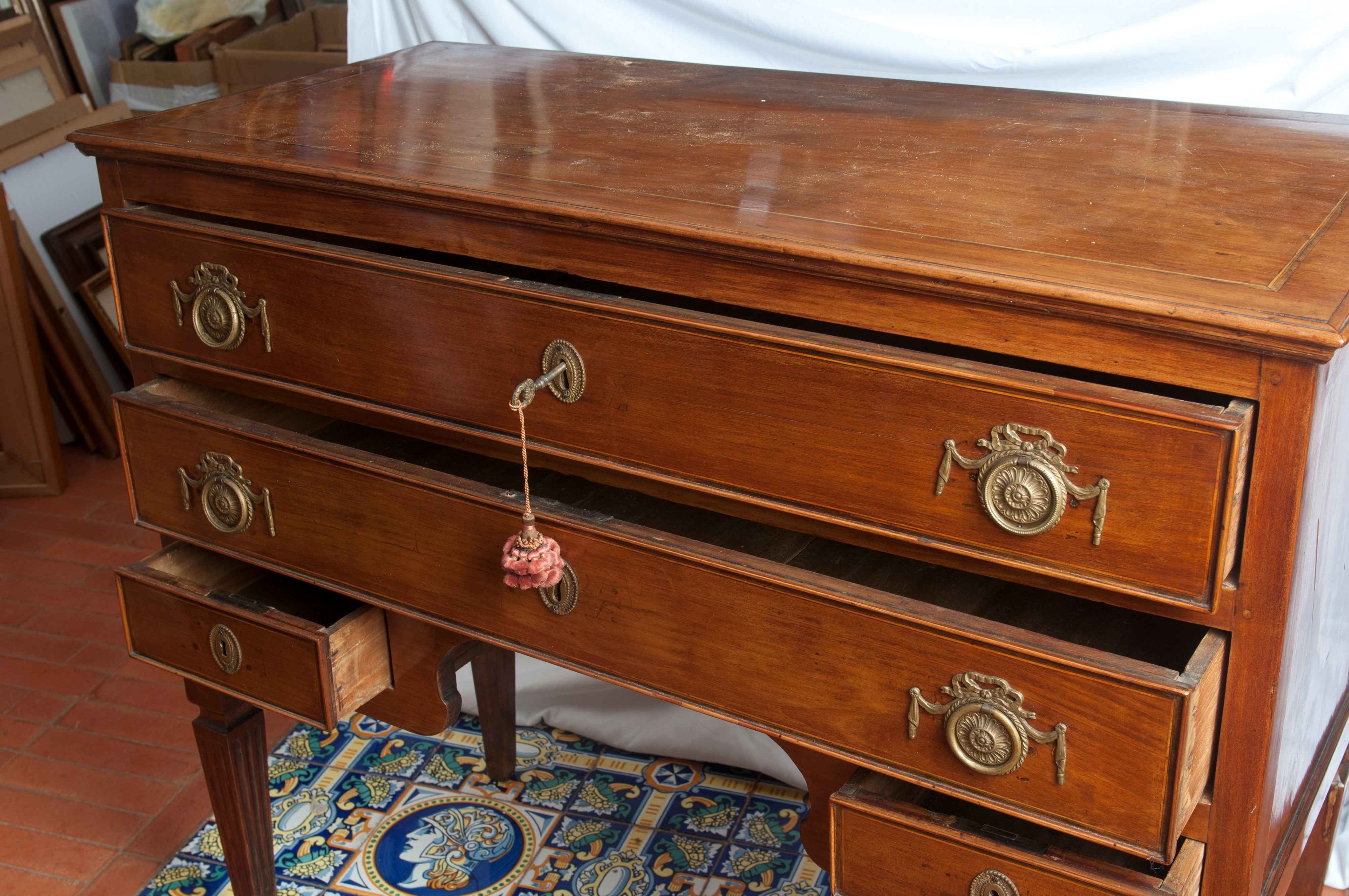 Cassettiera in Legno di Forma Rettangolare