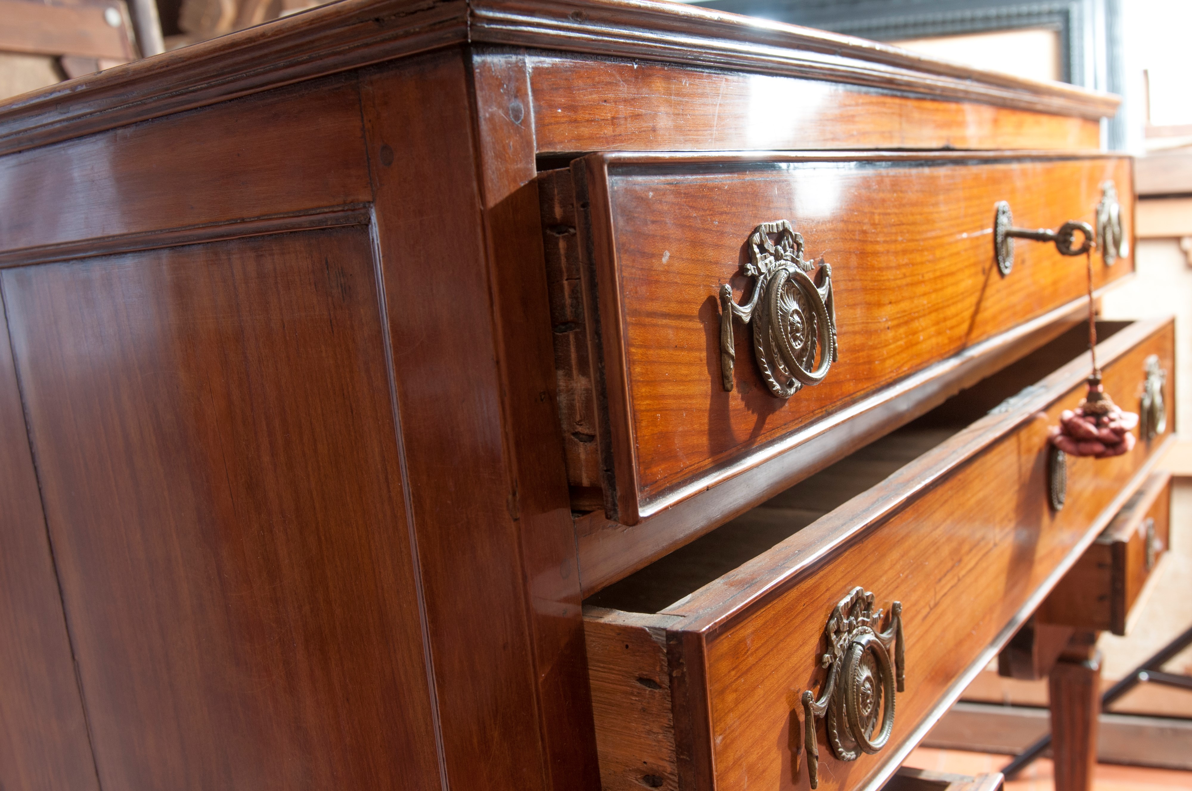 Cassettiera in Legno di Forma Rettangolare