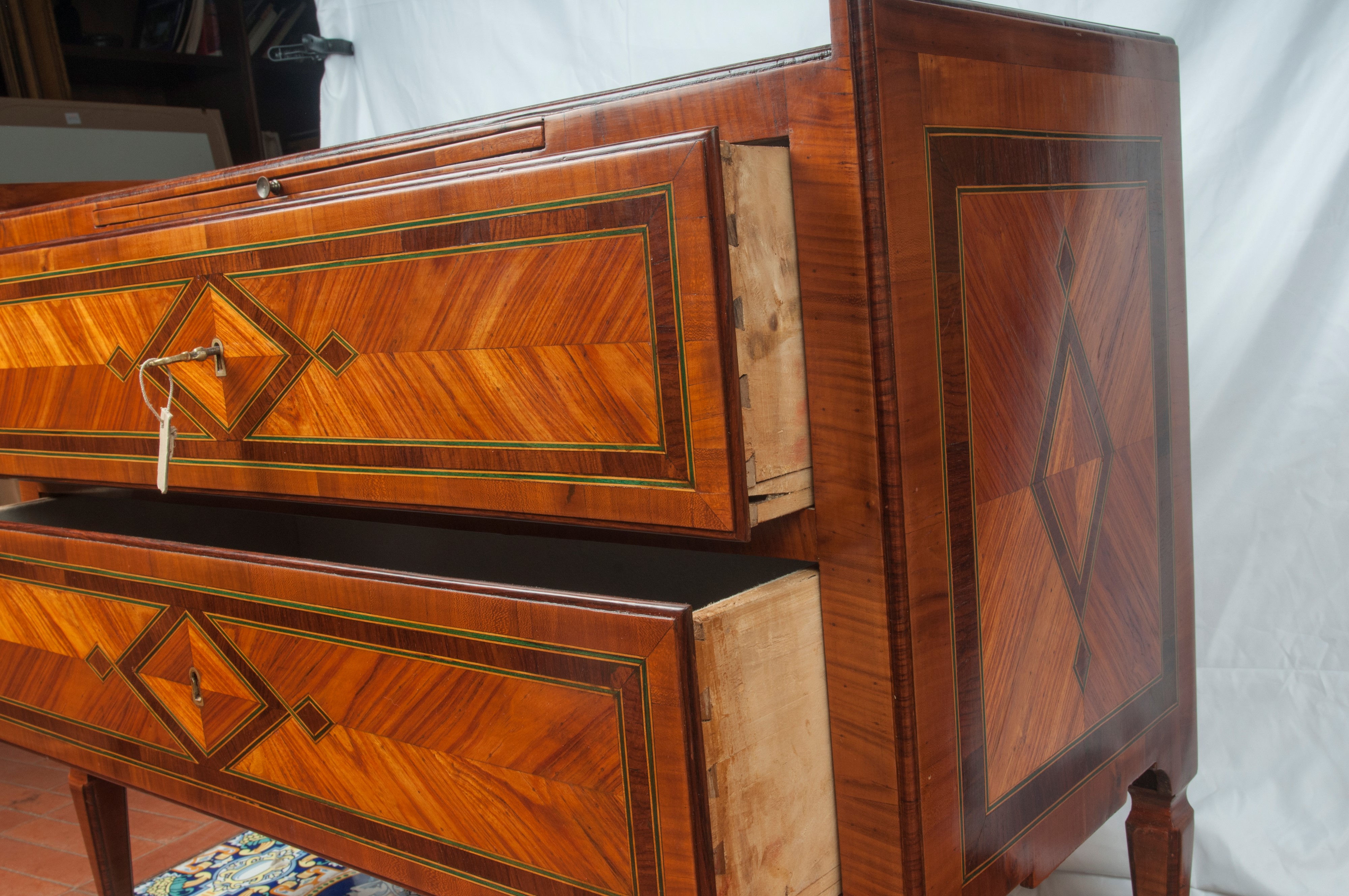 Coppia di Piccole Commode