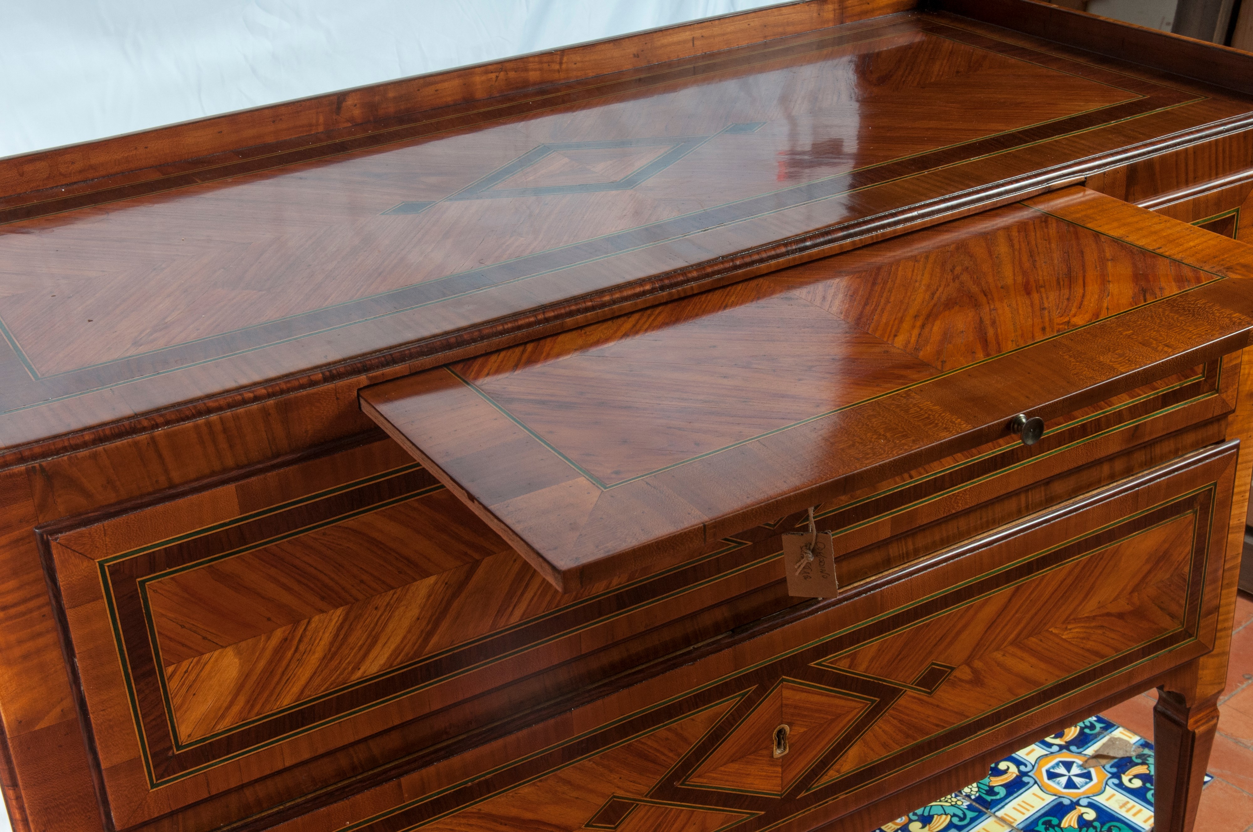 Coppia di Piccole Commode