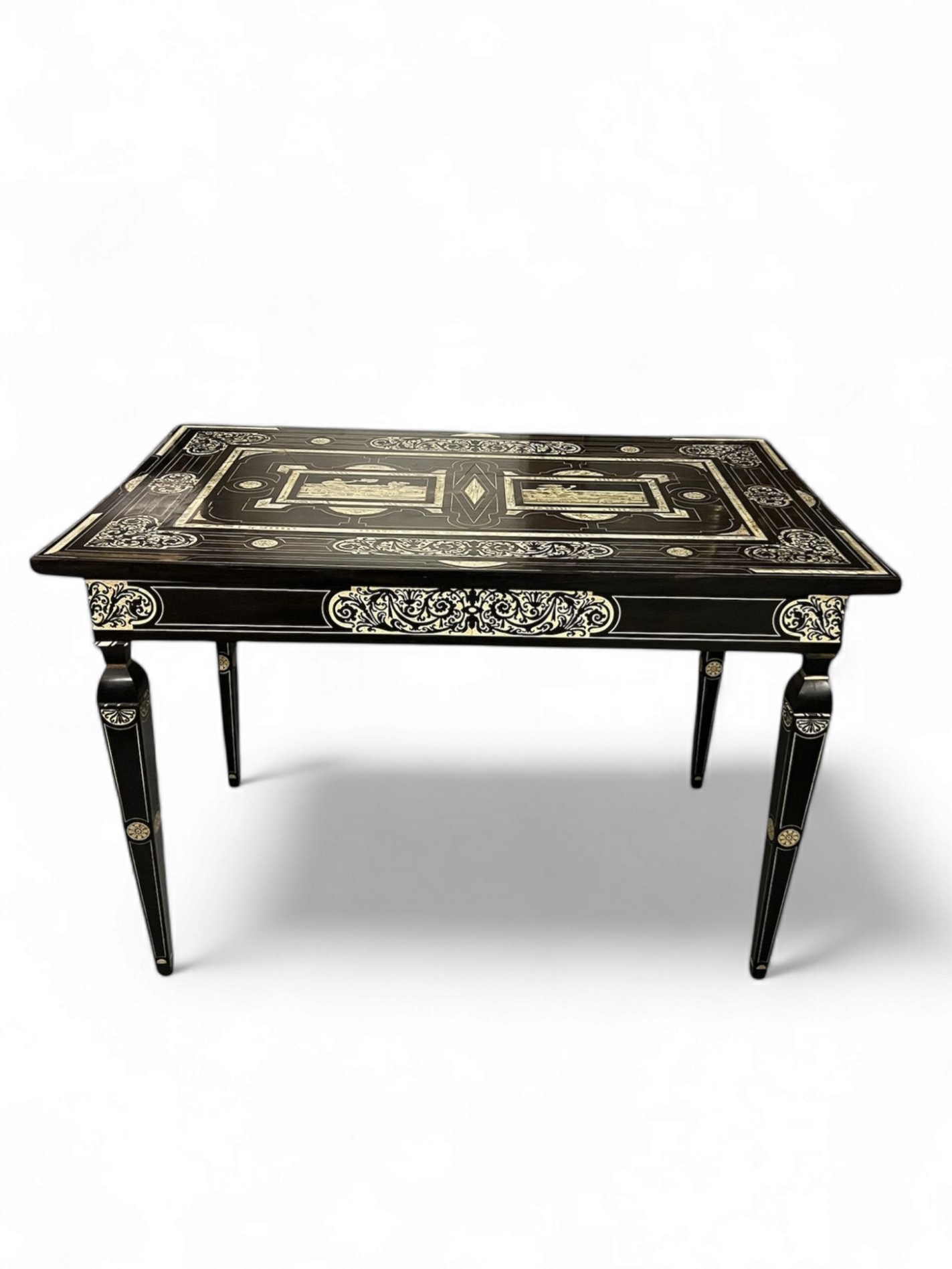 Tavolo italiano intarsiato in avorio