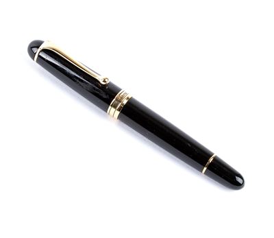 Penna stilografica in resina nera con pennino in oro 14k