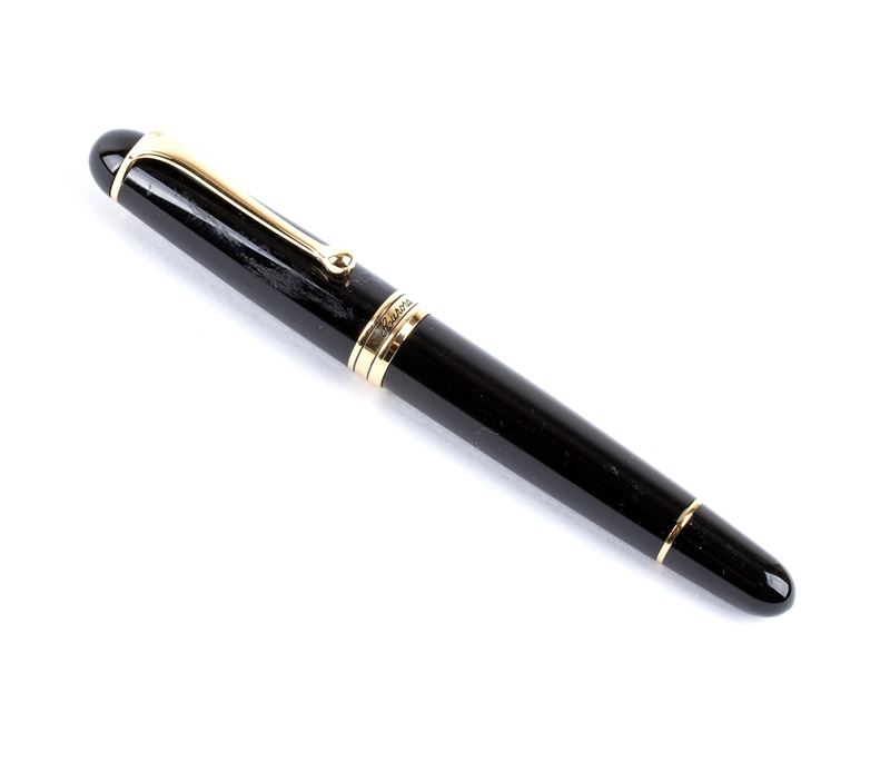 Aurora - Penna stilografica in resina nera con pennino in oro 14k