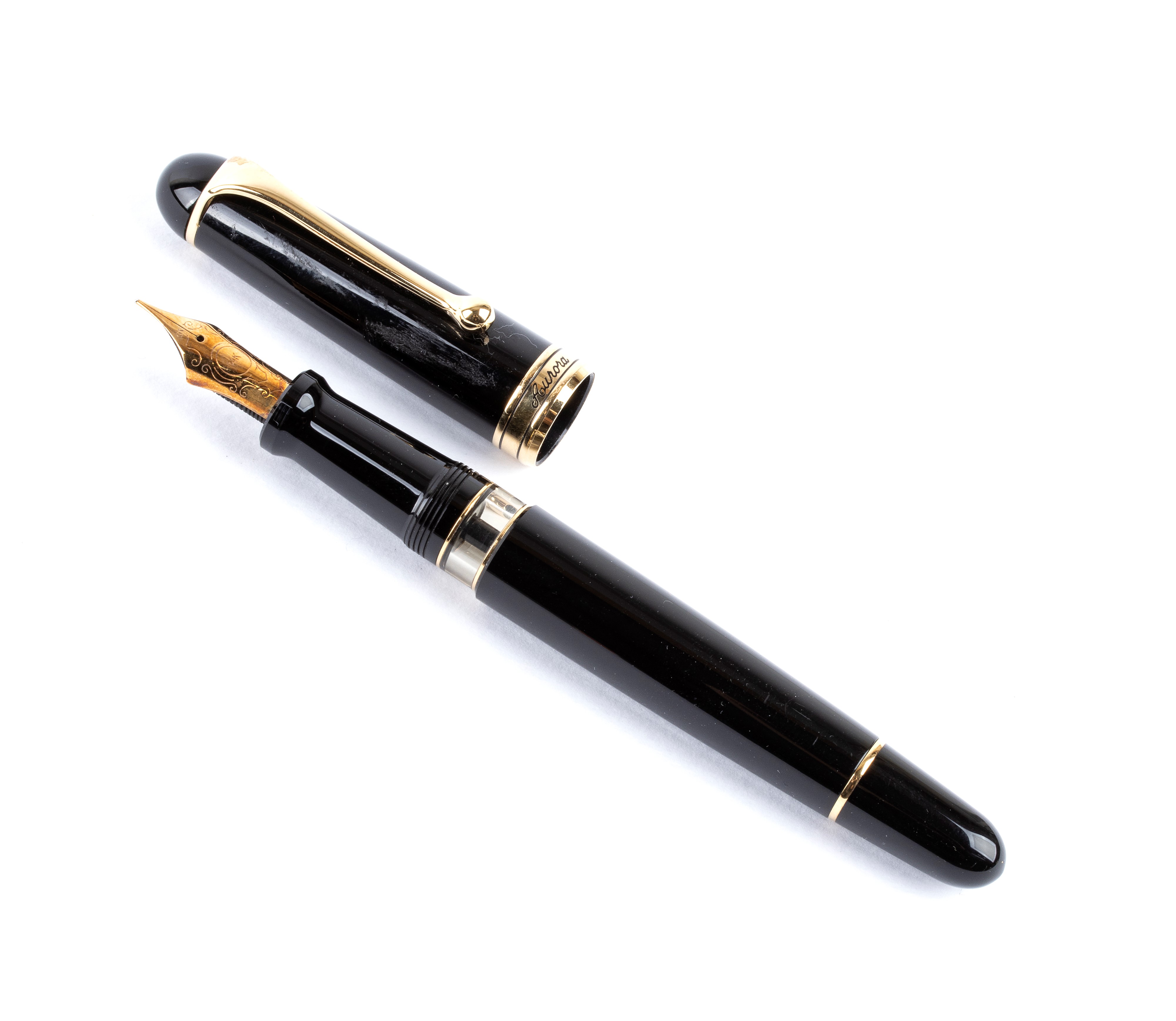Aurora - Penna stilografica in resina nera con pennino in oro 14k