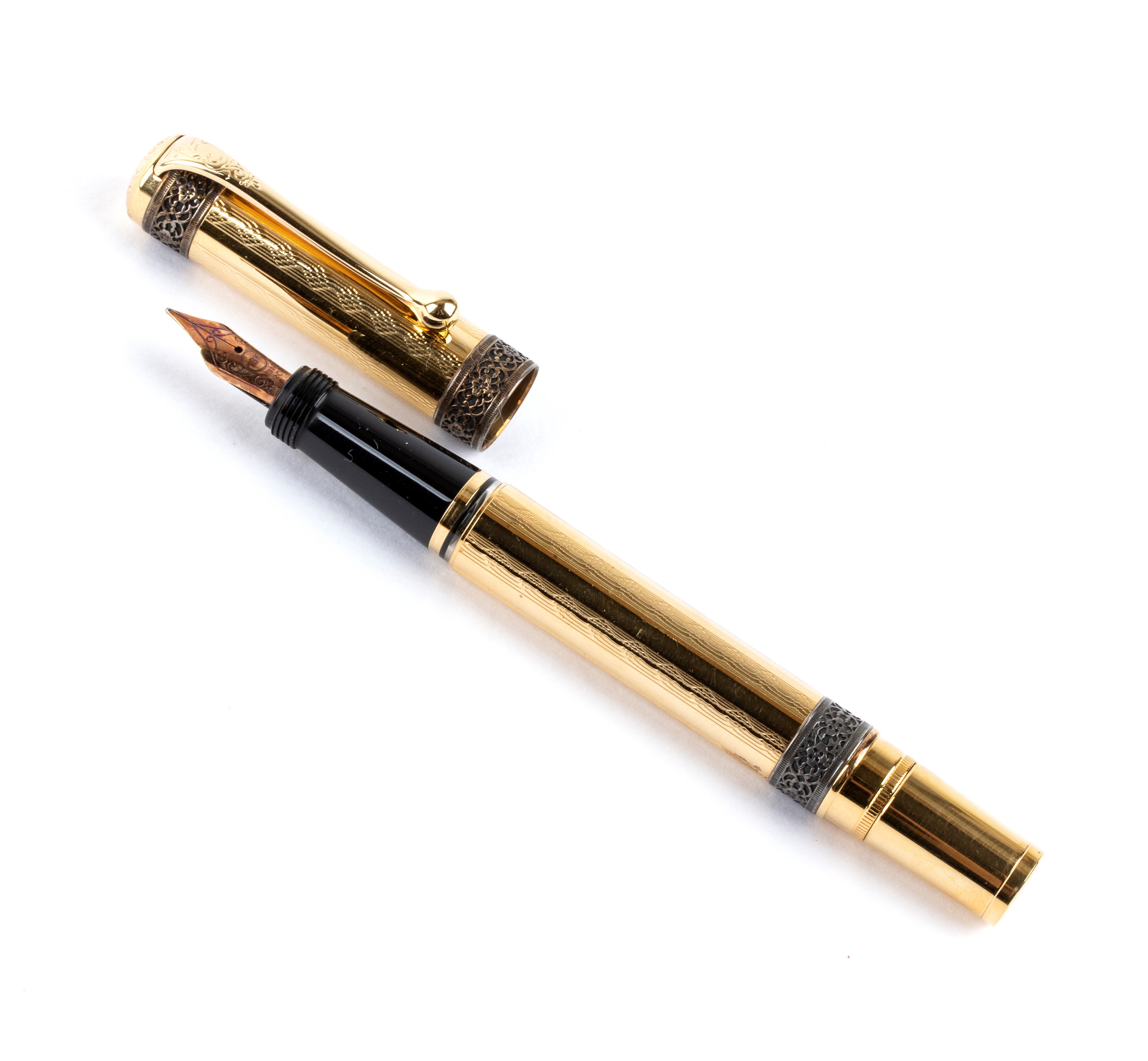 Aurora - Penna stilografica dorata n. 0572 con pennino in oro 18k
