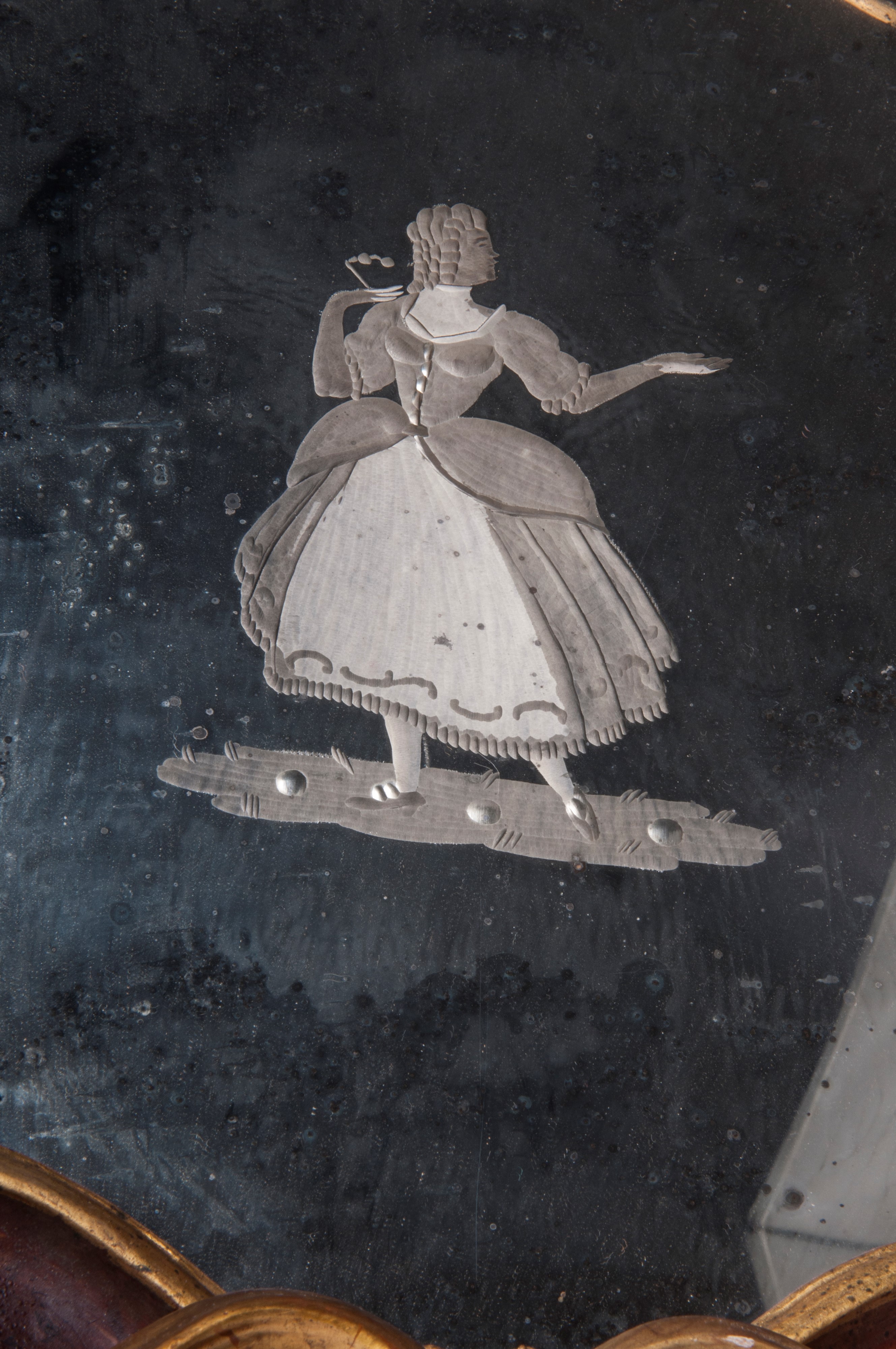 Appliques da muro con specchio, legno argentato e lacca rossa, prima metà XX secolo