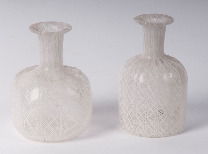 Lotto di due bottiglie in vetro soffiato Zanfirico