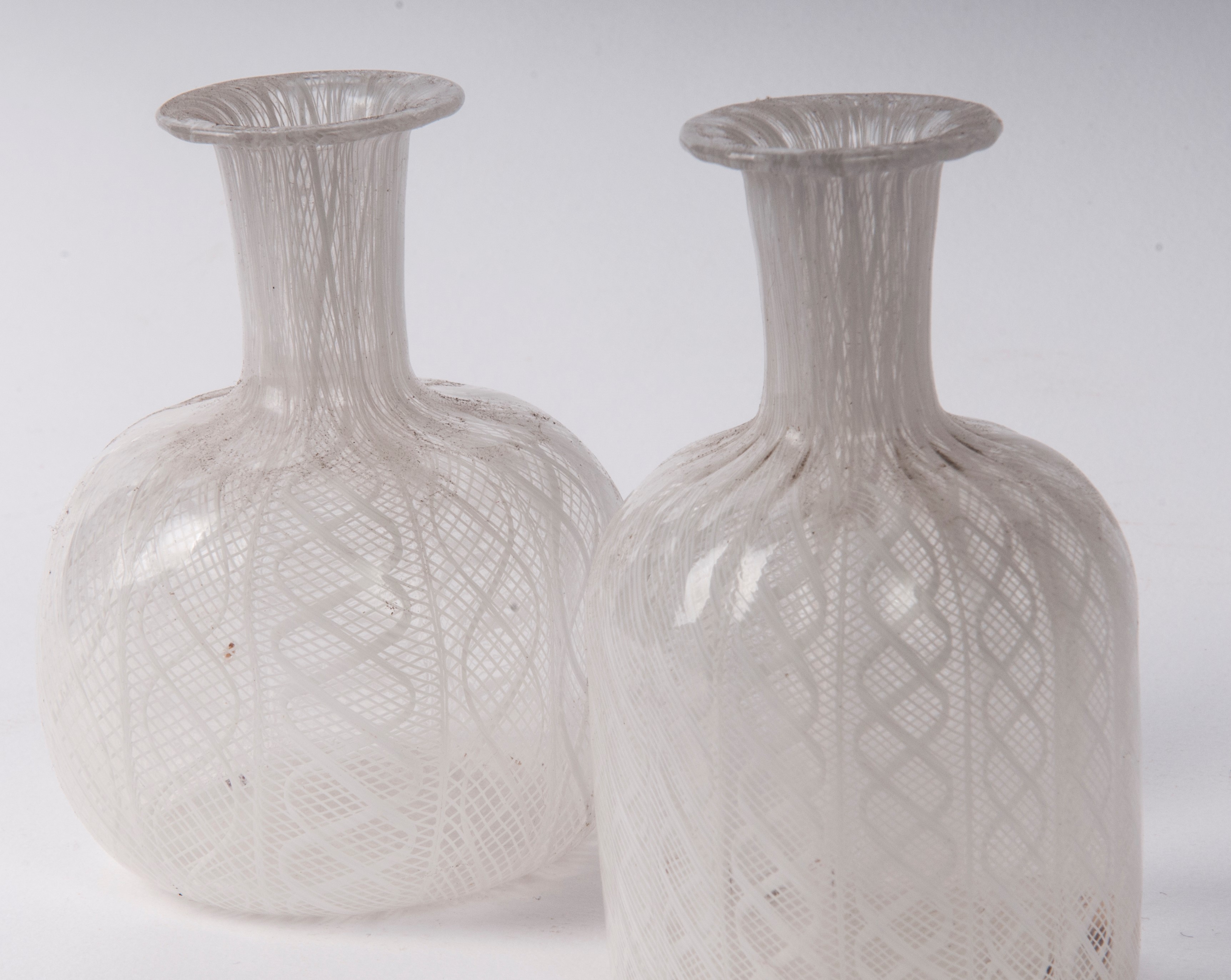 Lotto di due bottiglie in vetro soffiato Zanfirico