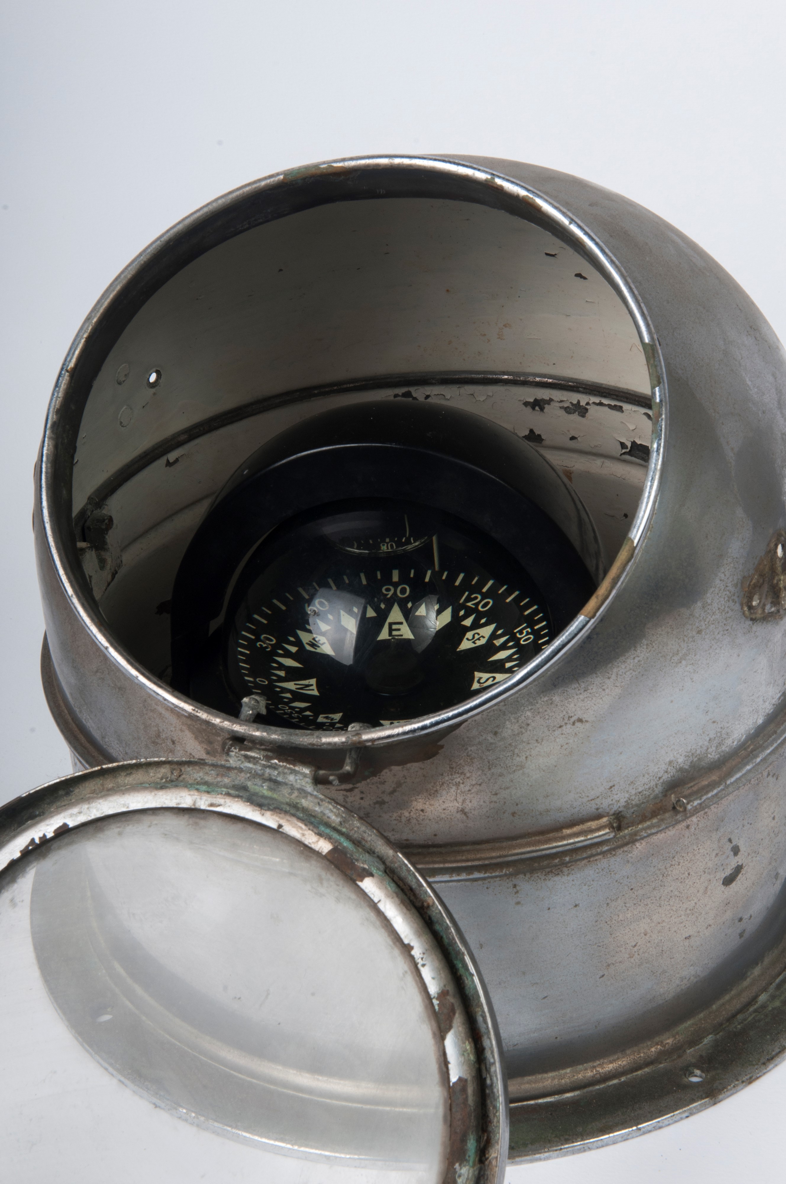 Lotto di tre strumenti da navigazione composto da: