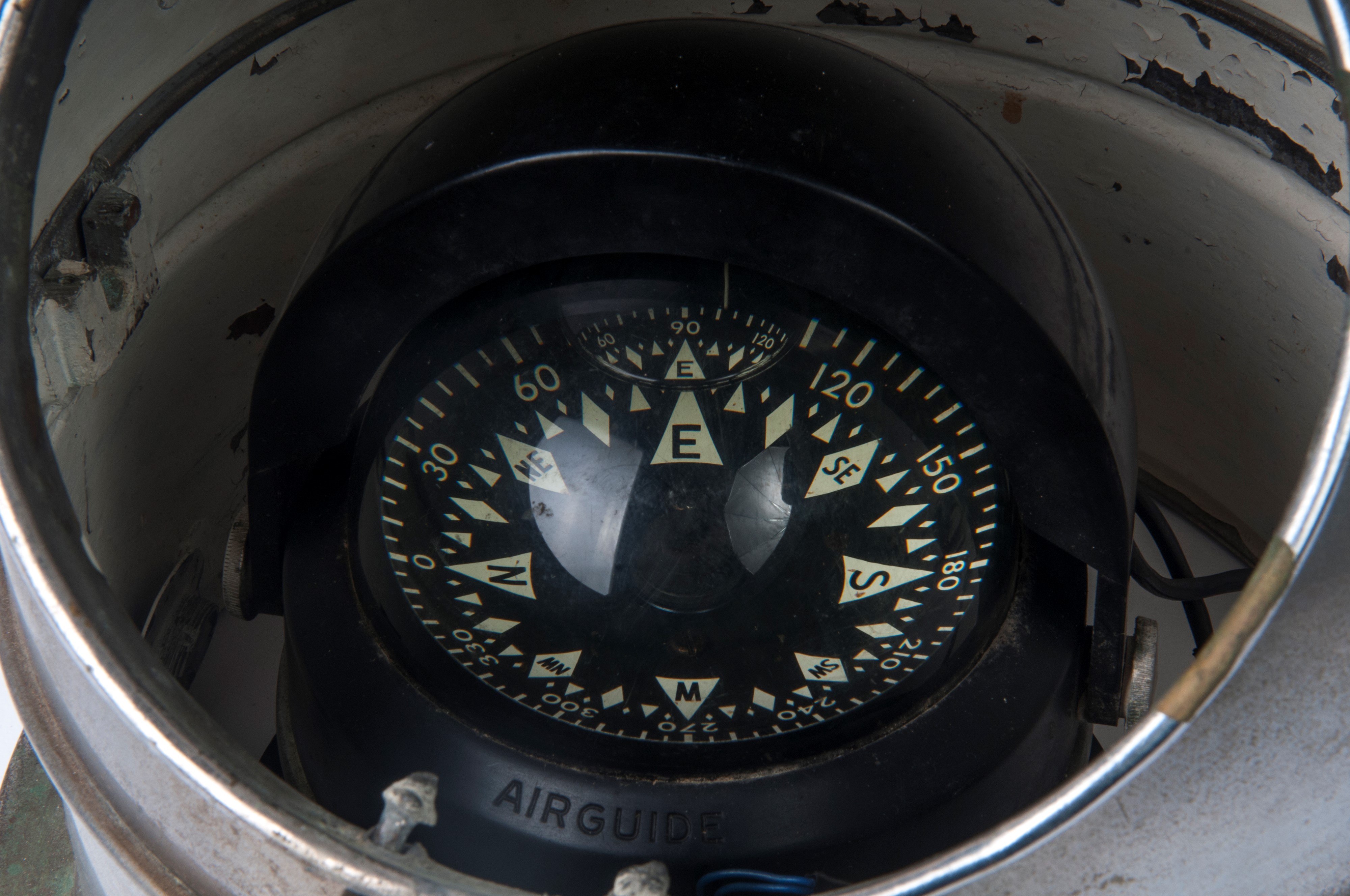 Lotto di tre strumenti da navigazione composto da: