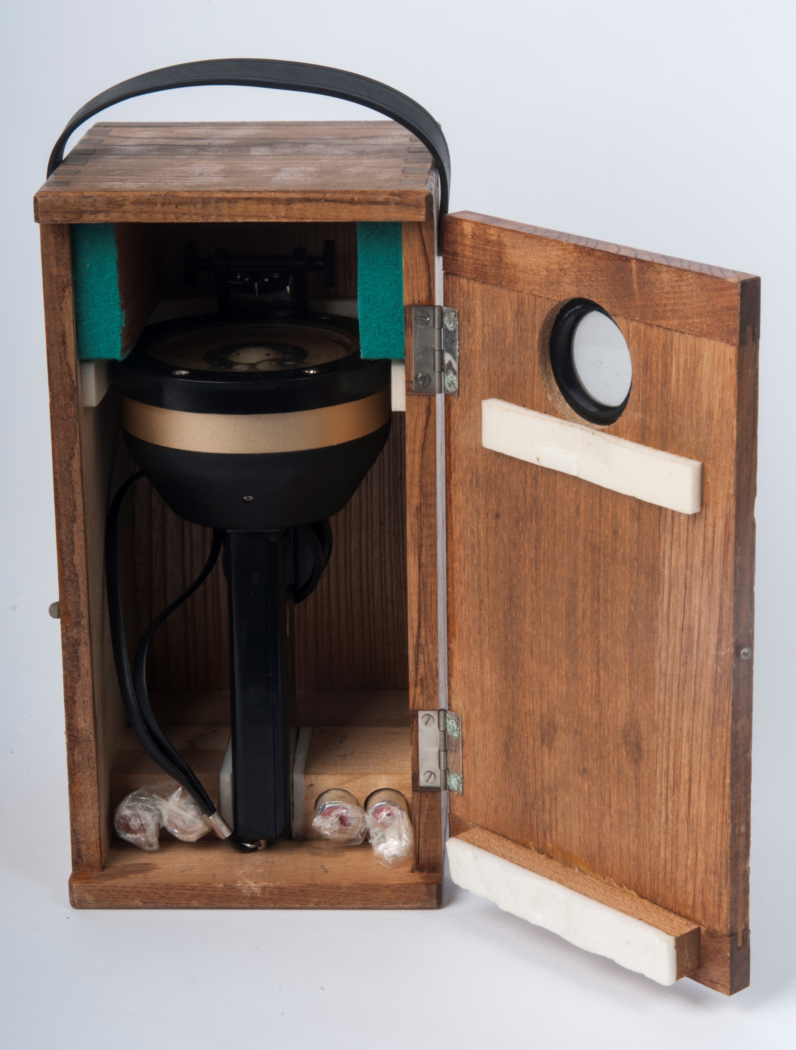 Lotto di tre strumenti da navigazione composto da: