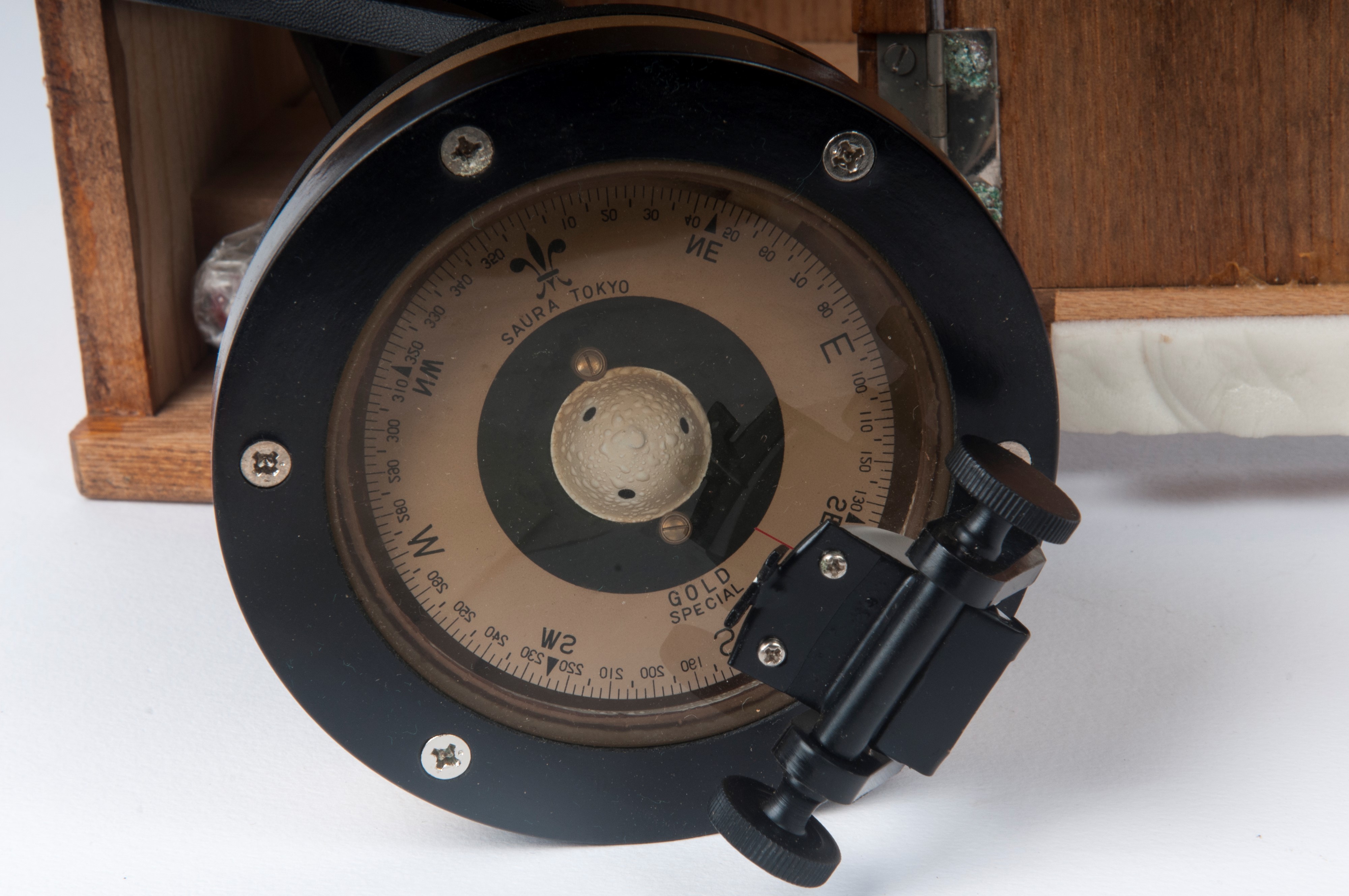 Lotto di tre strumenti da navigazione composto da: